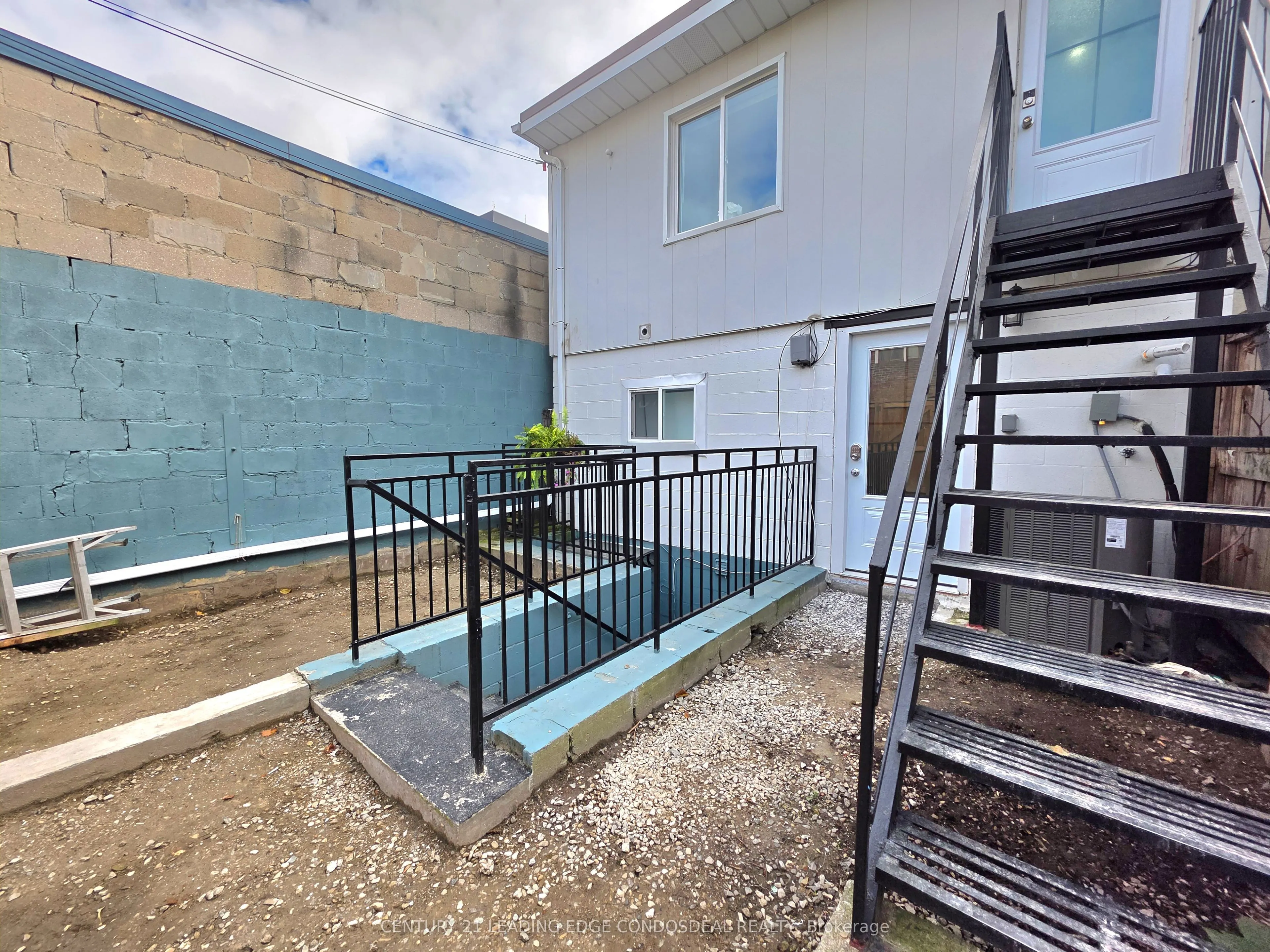 658 Dundas Street W #2B