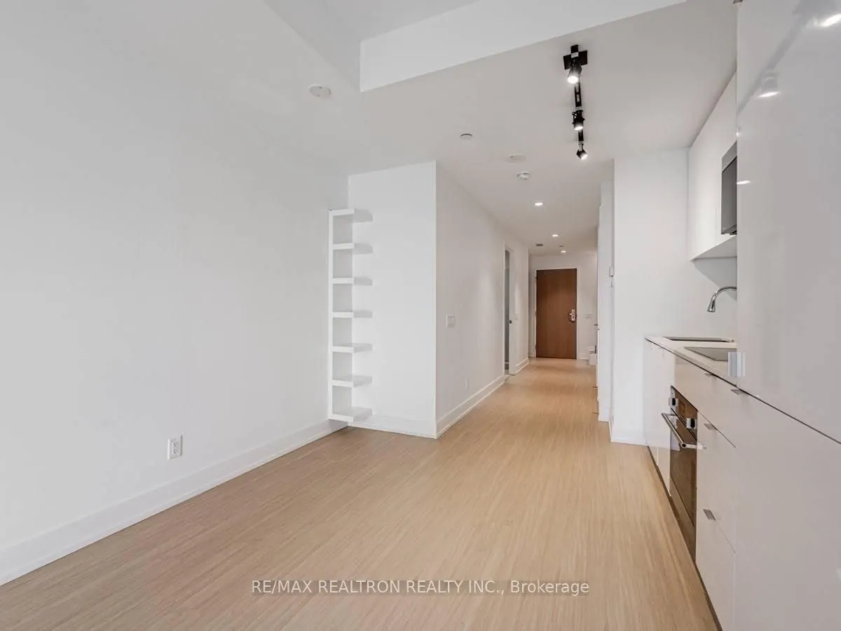 7 Grenville Street #513