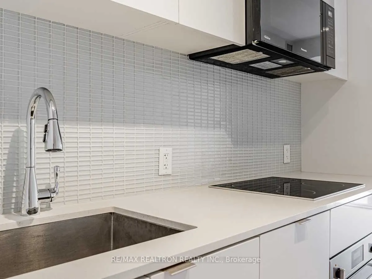 7 Grenville Street #513