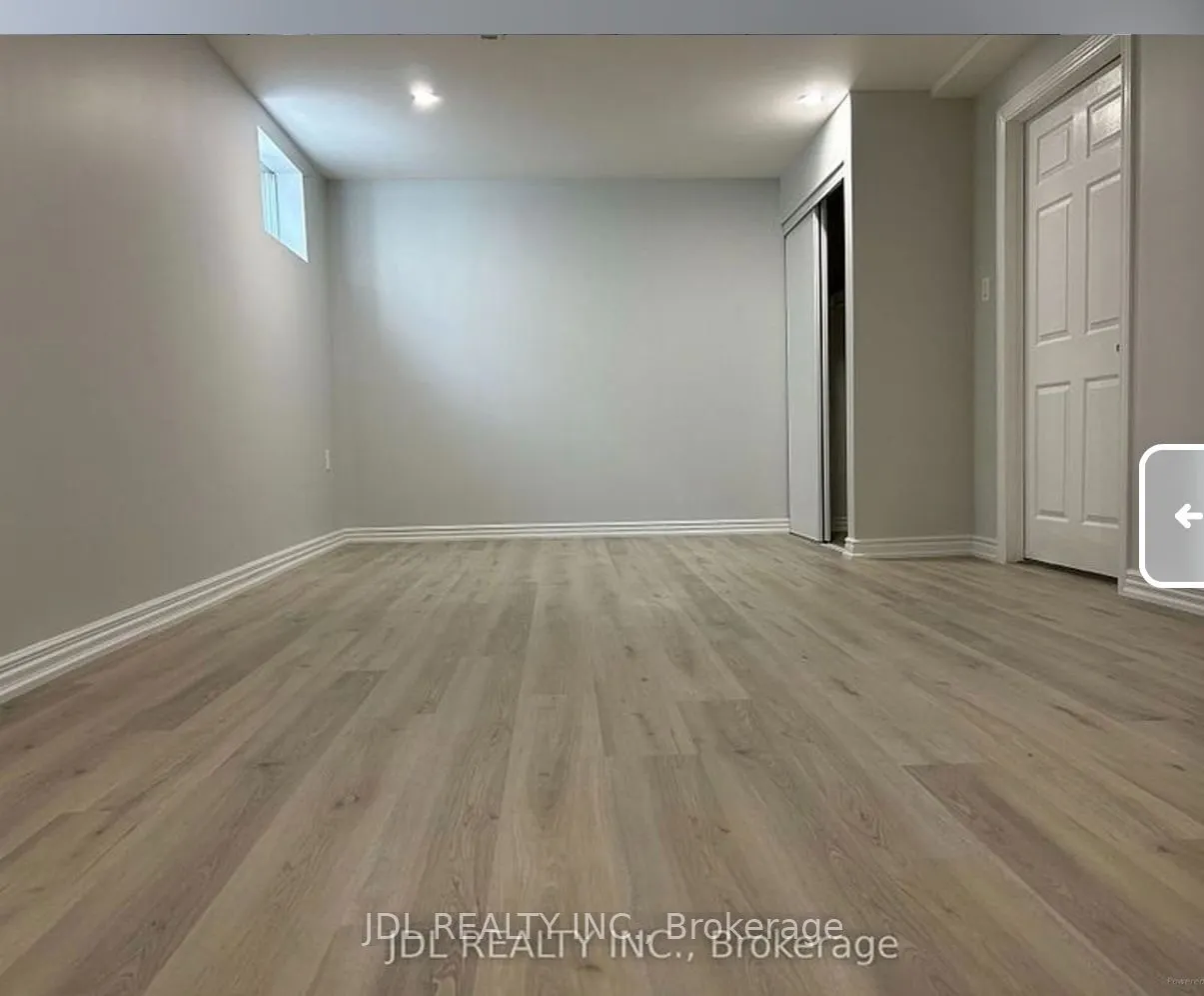 13 Pawnee Ave Avenue #kitchen main/2 beds bsmt