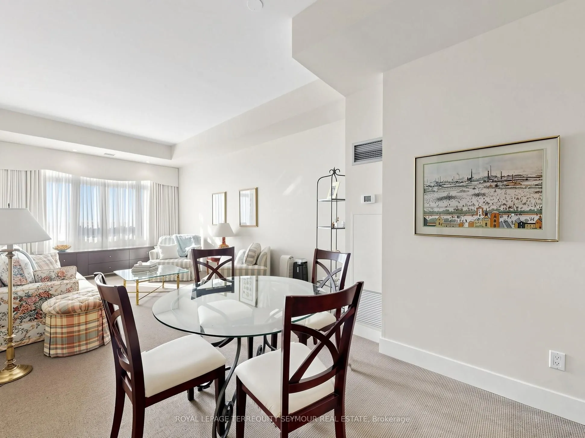 562 Eglinton Avenue E #401
