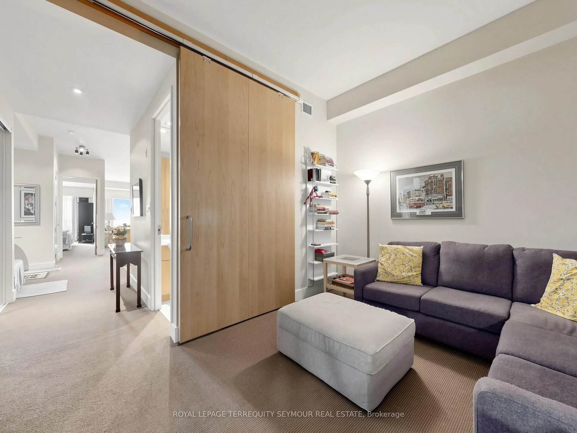 562 Eglinton Avenue E #401