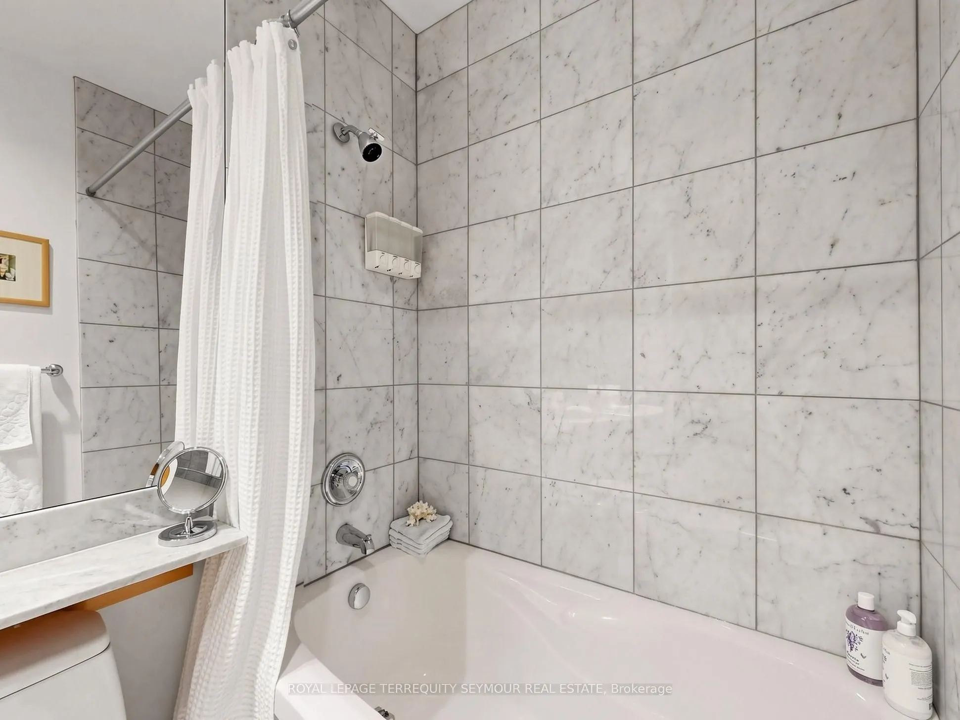 562 Eglinton Avenue E #401
