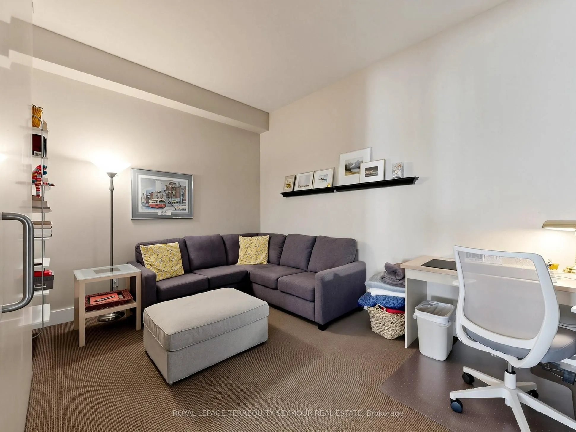 562 Eglinton Avenue E #401
