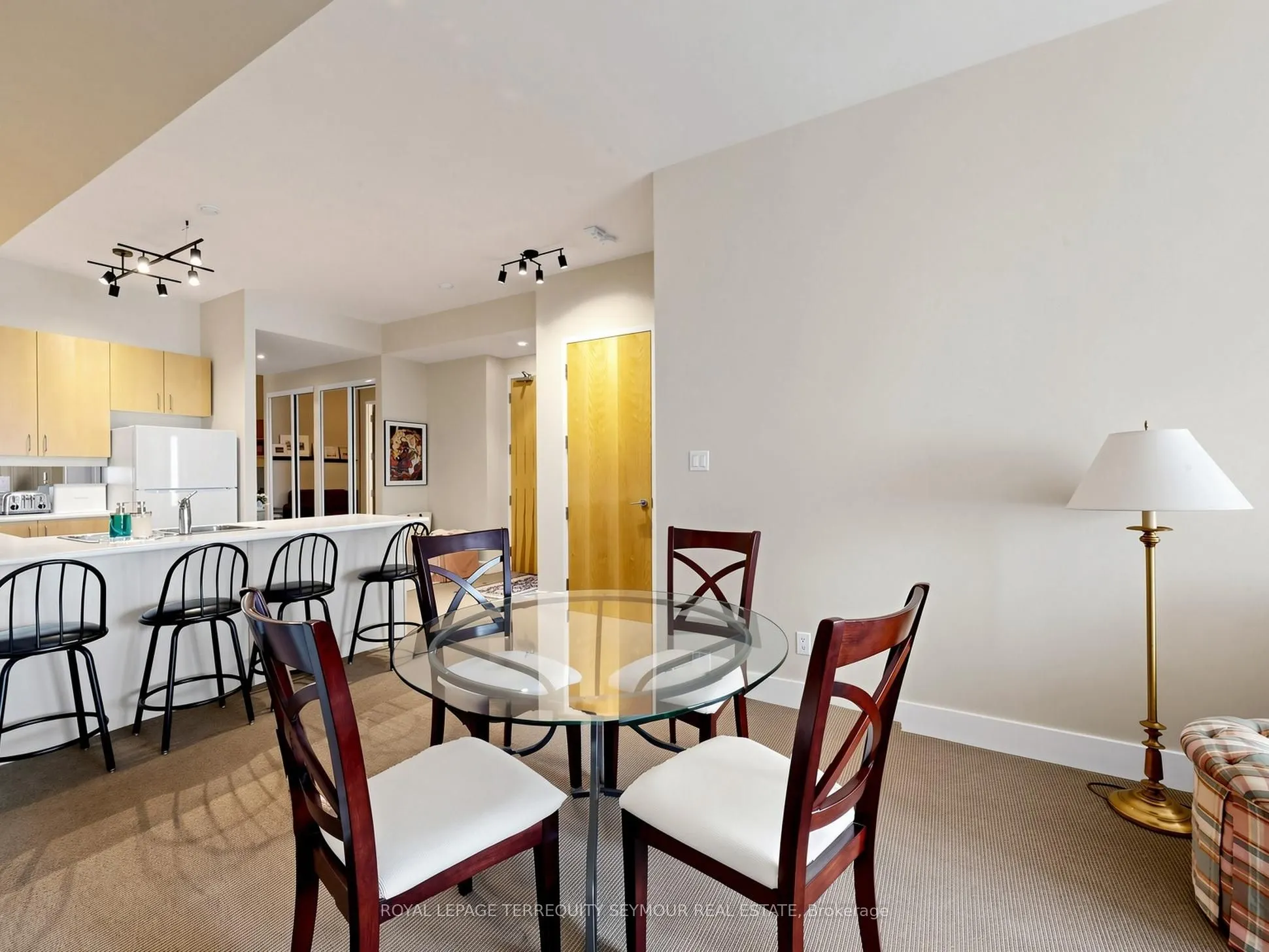562 Eglinton Avenue E #401