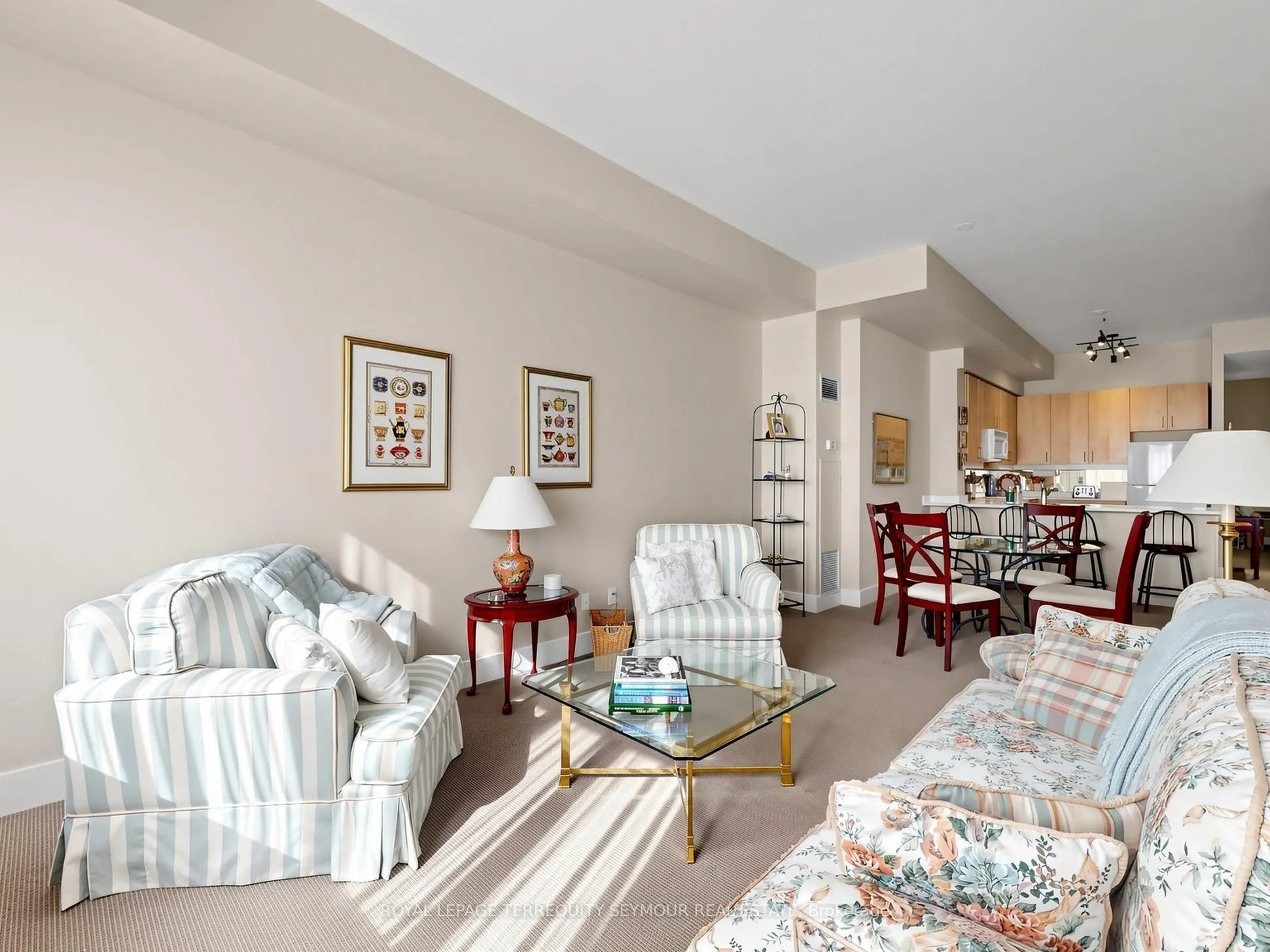562 Eglinton Avenue E #401