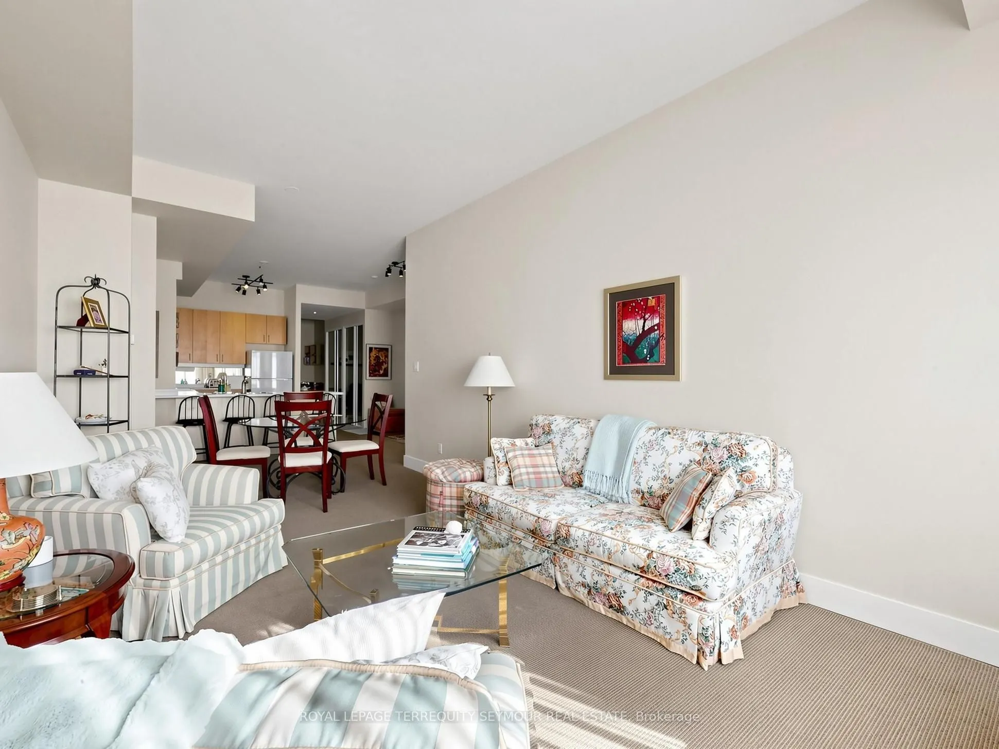 562 Eglinton Avenue E #401
