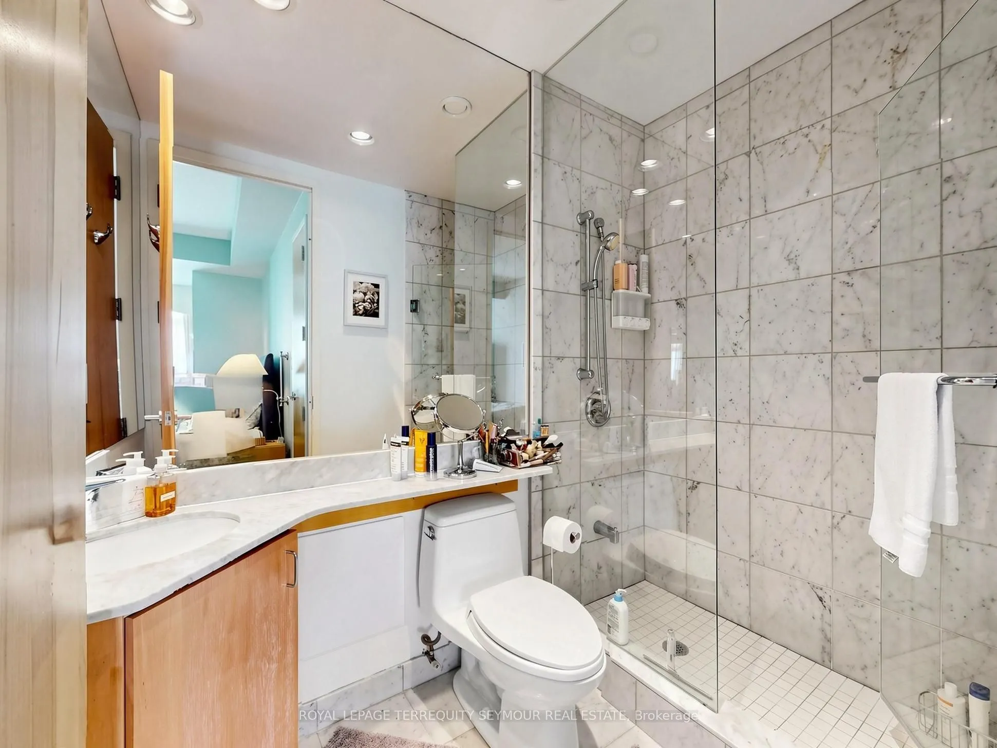 562 Eglinton Avenue E #401