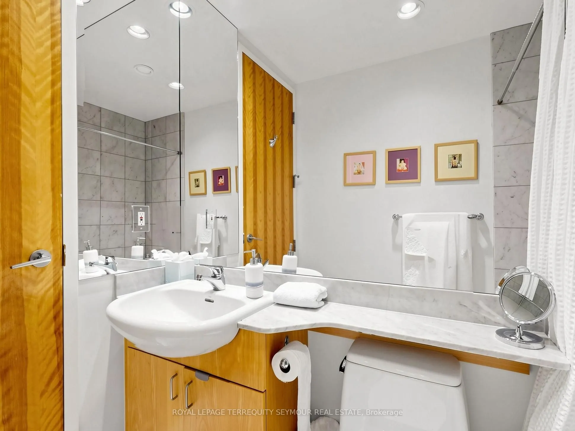 562 Eglinton Avenue E #401