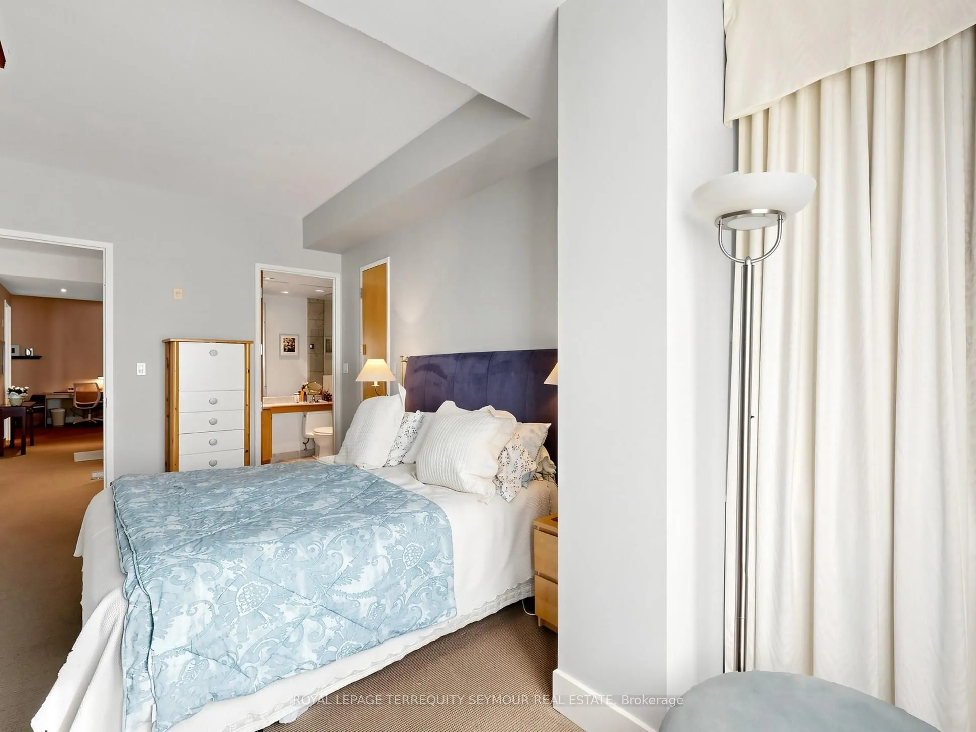 562 Eglinton Avenue E #401