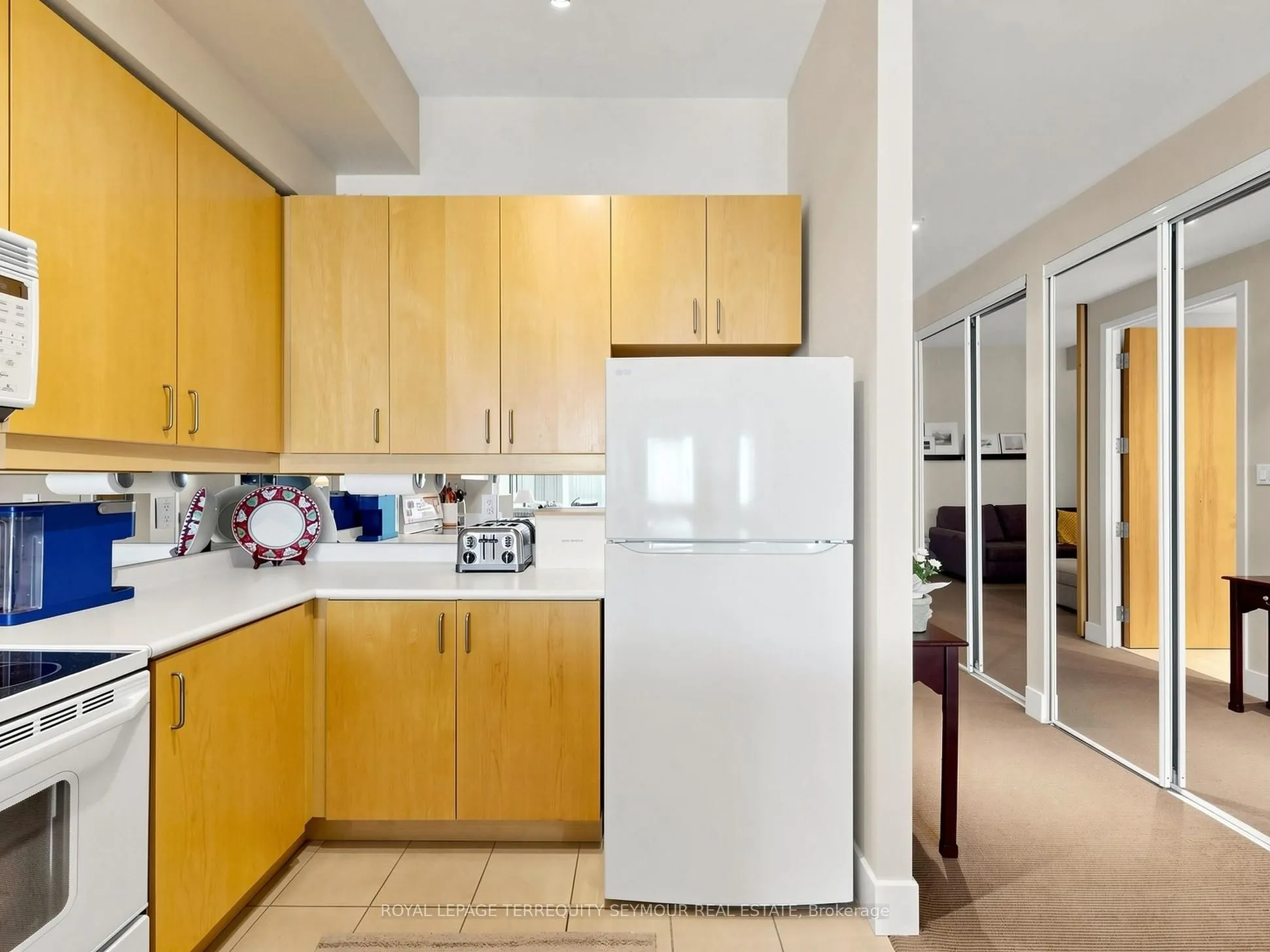 562 Eglinton Avenue E #401