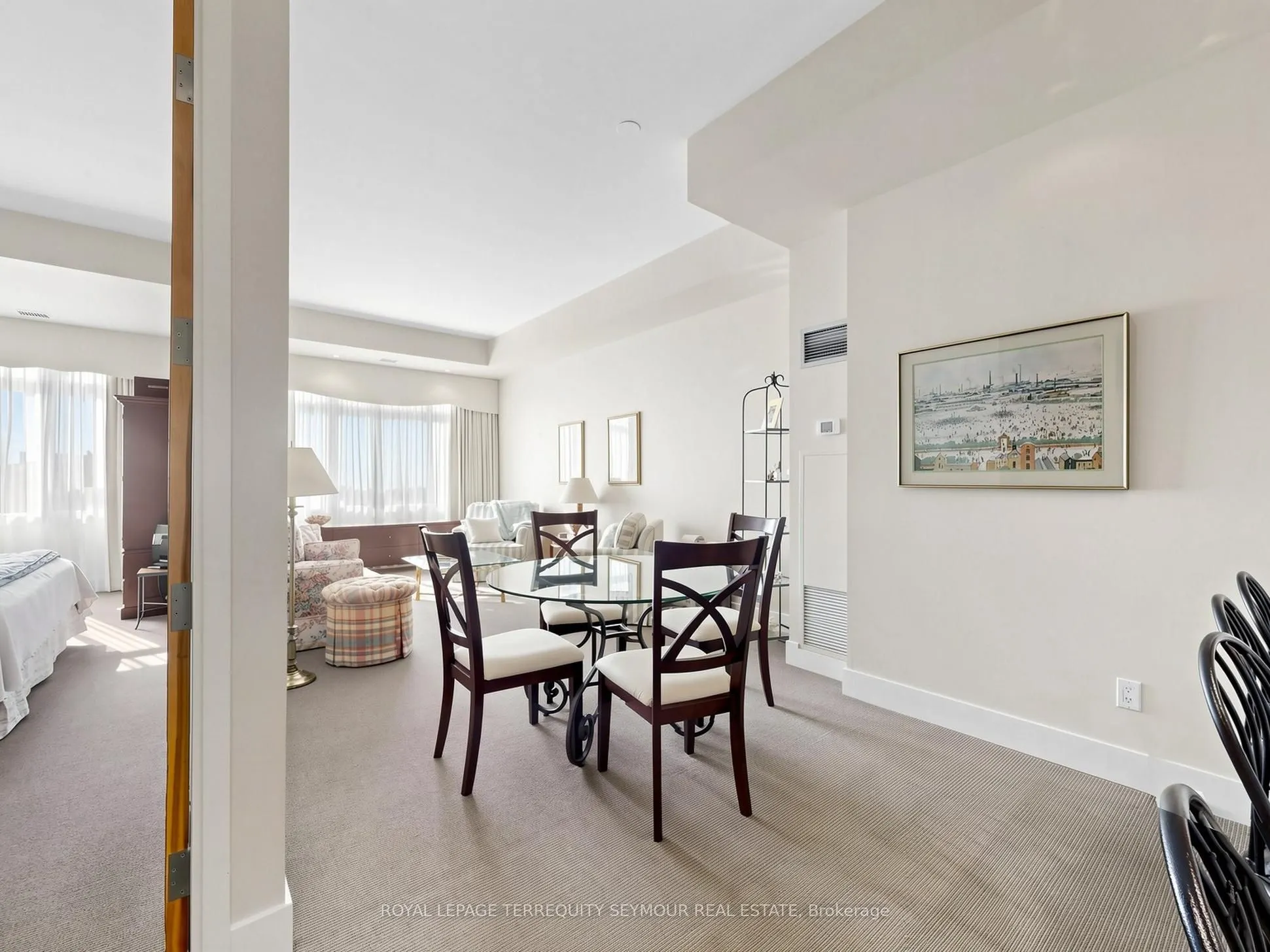 562 Eglinton Avenue E #401