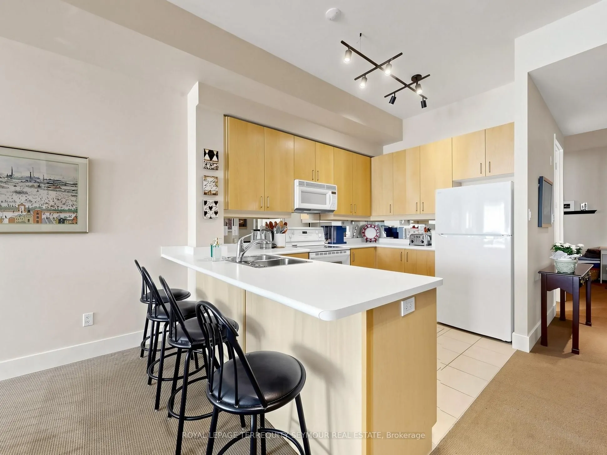 562 Eglinton Avenue E #401