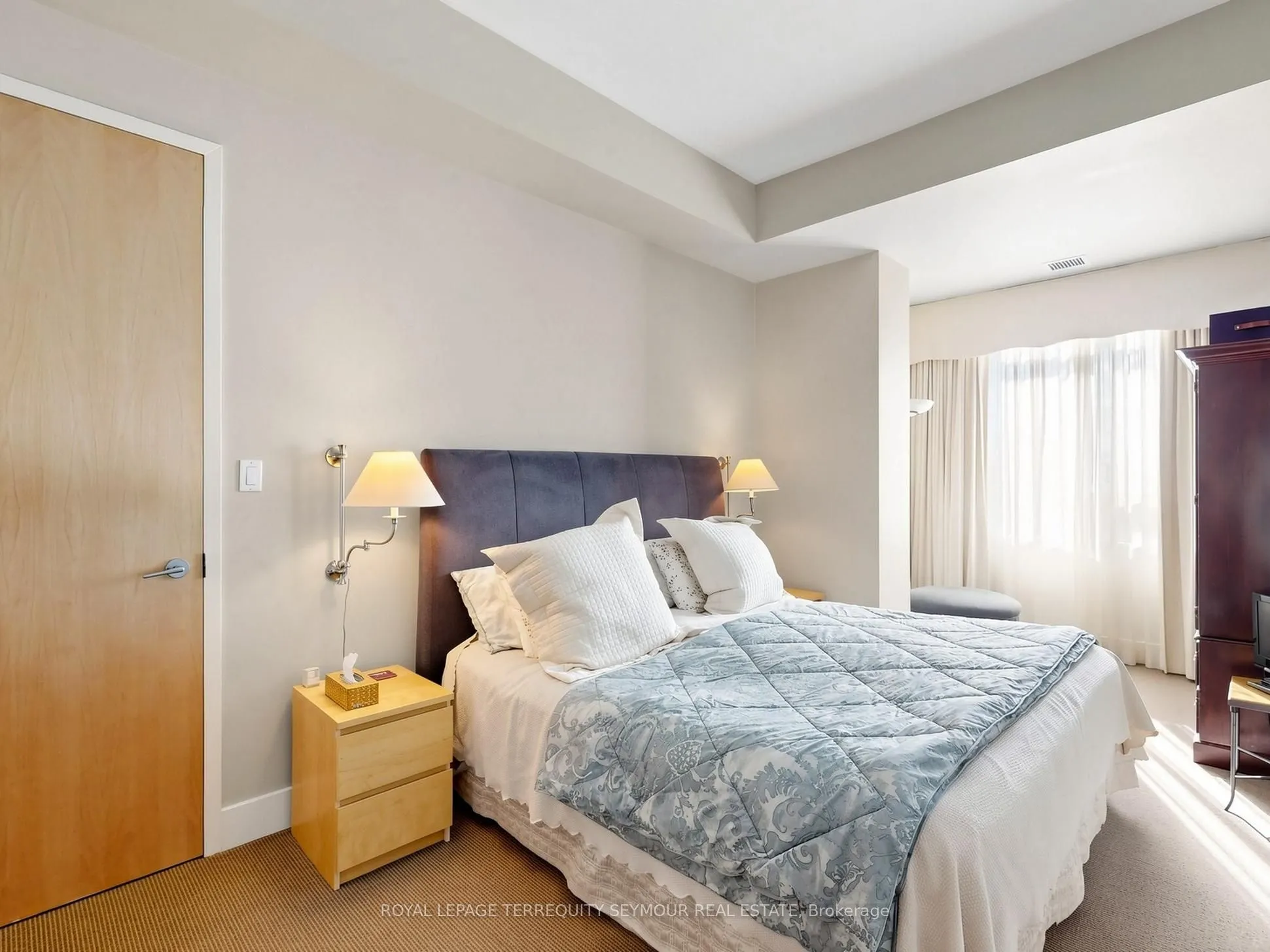 562 Eglinton Avenue E #401