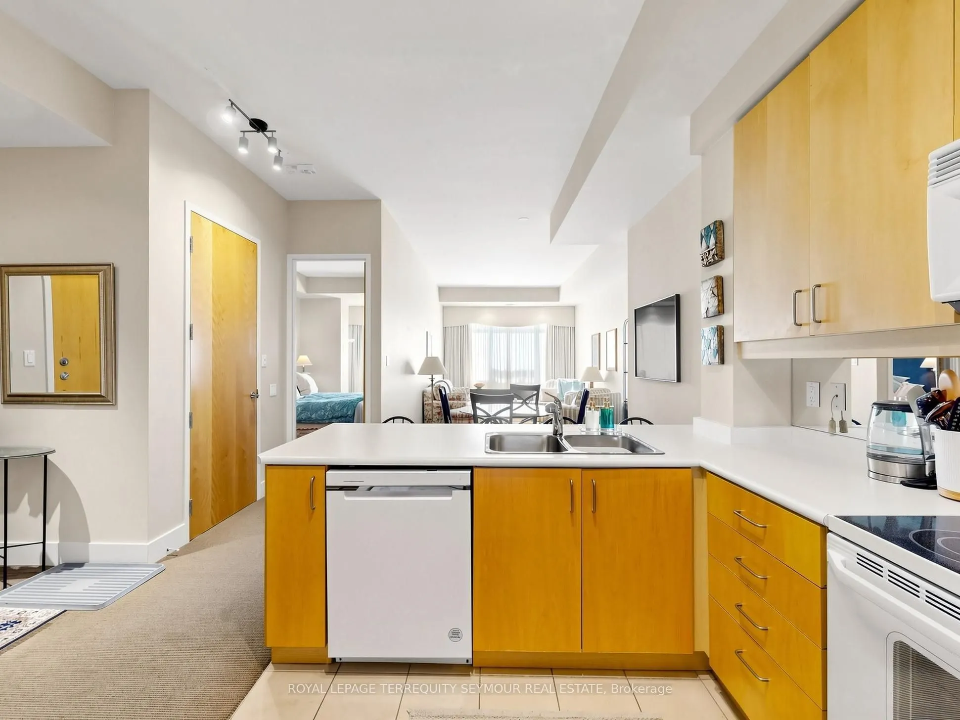 562 Eglinton Avenue E #401