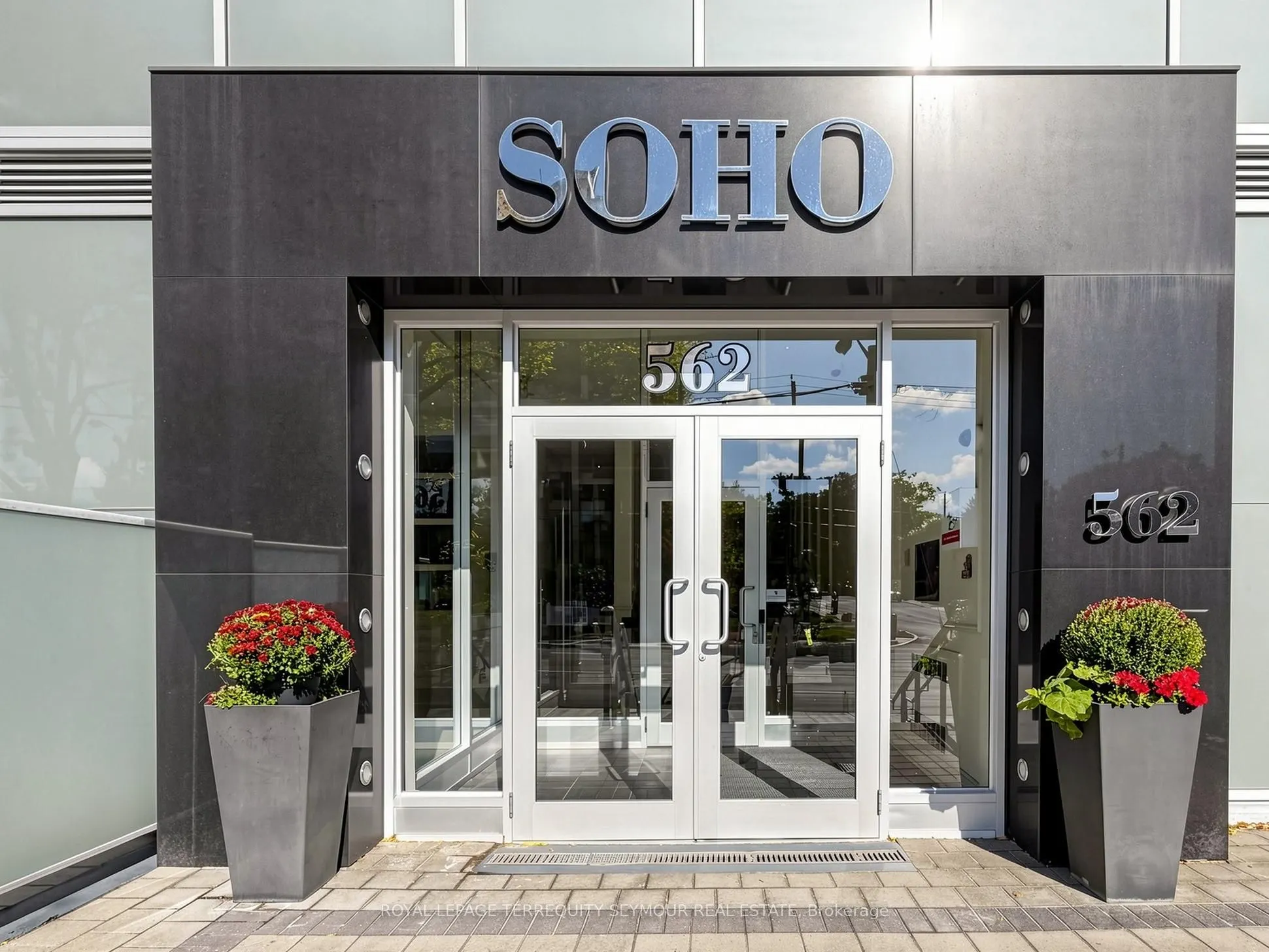 562 Eglinton Avenue E #401