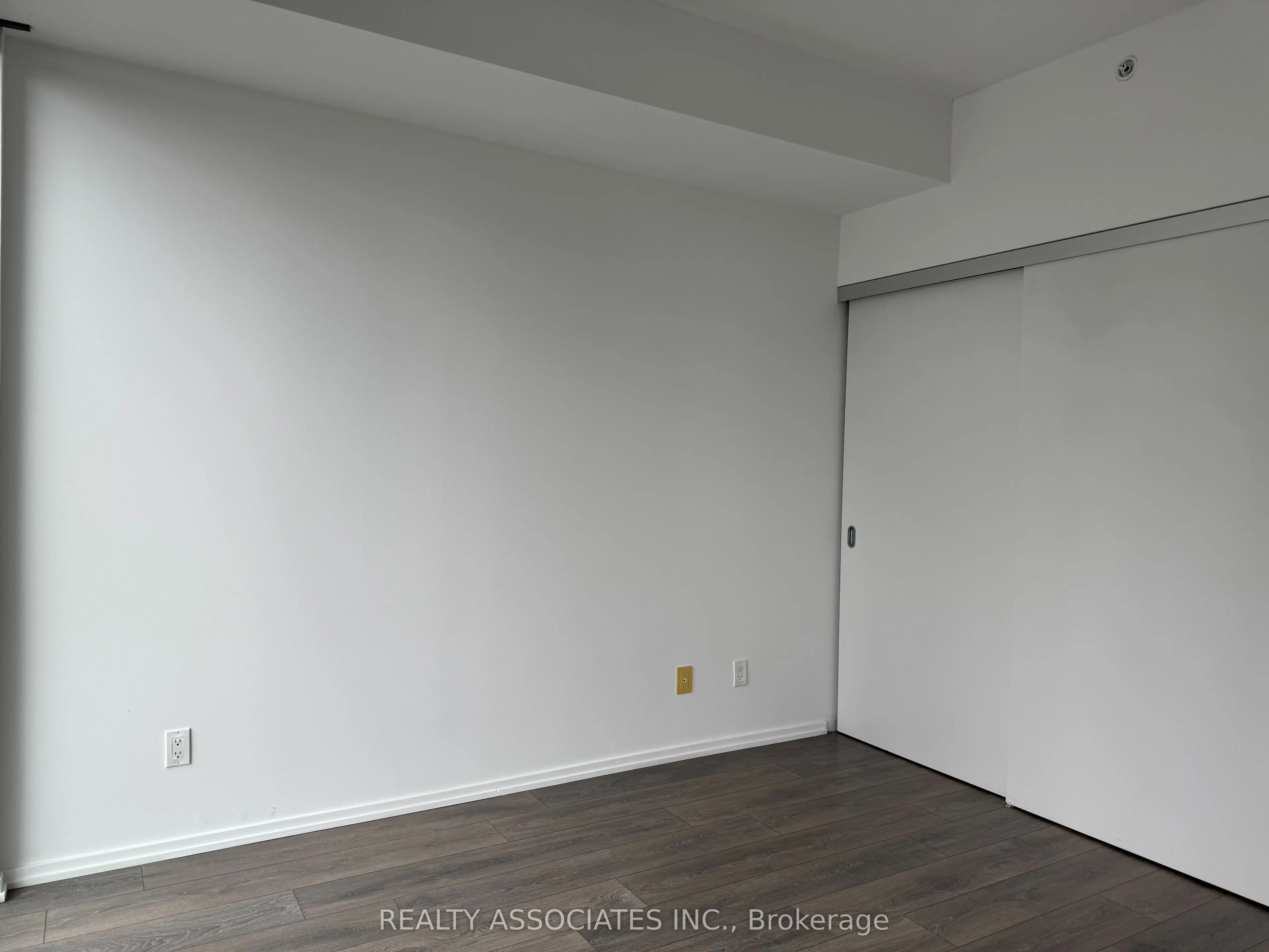 75 St Nicholas Street #1605