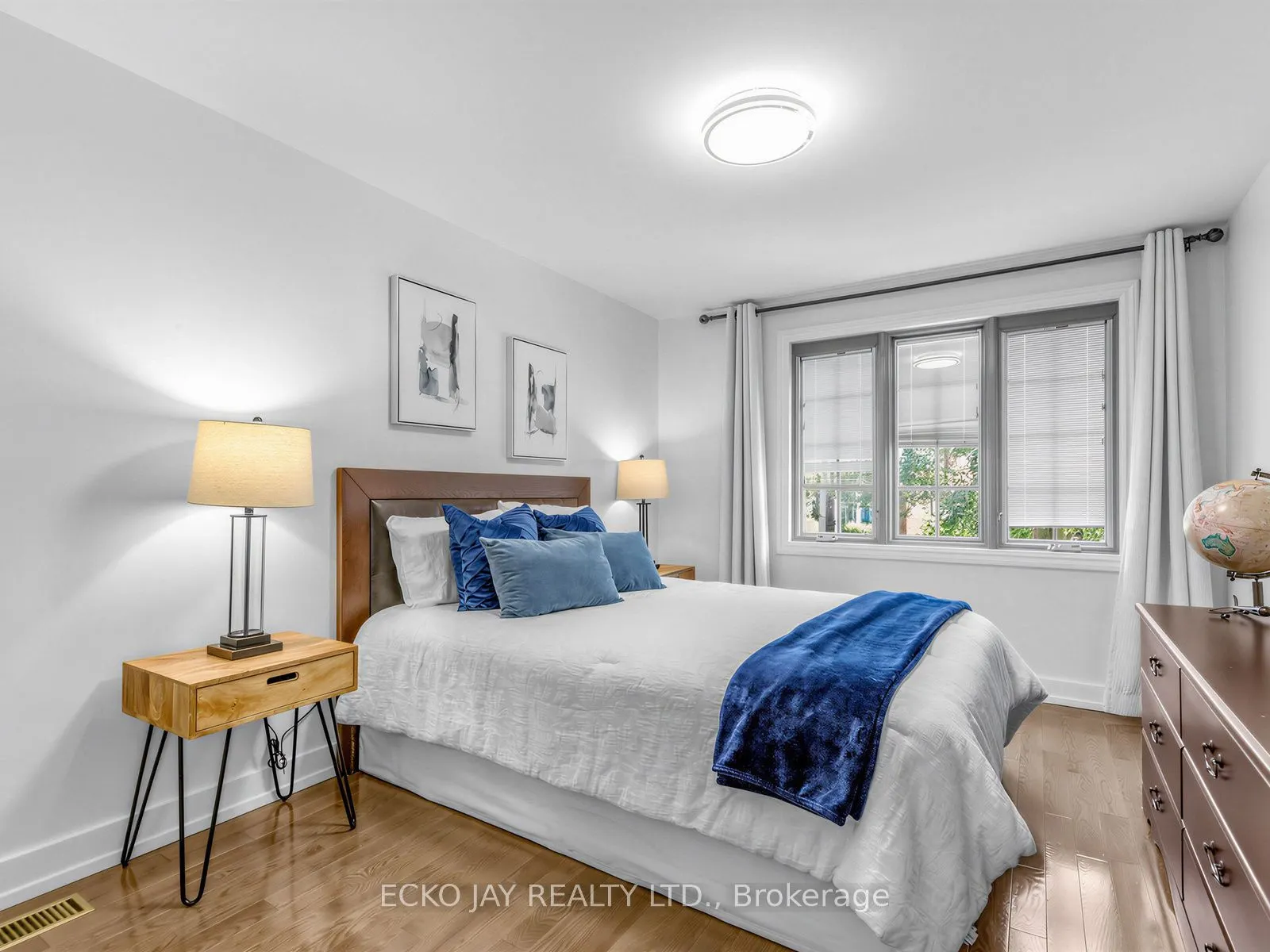 22 Meadowglade Crescent