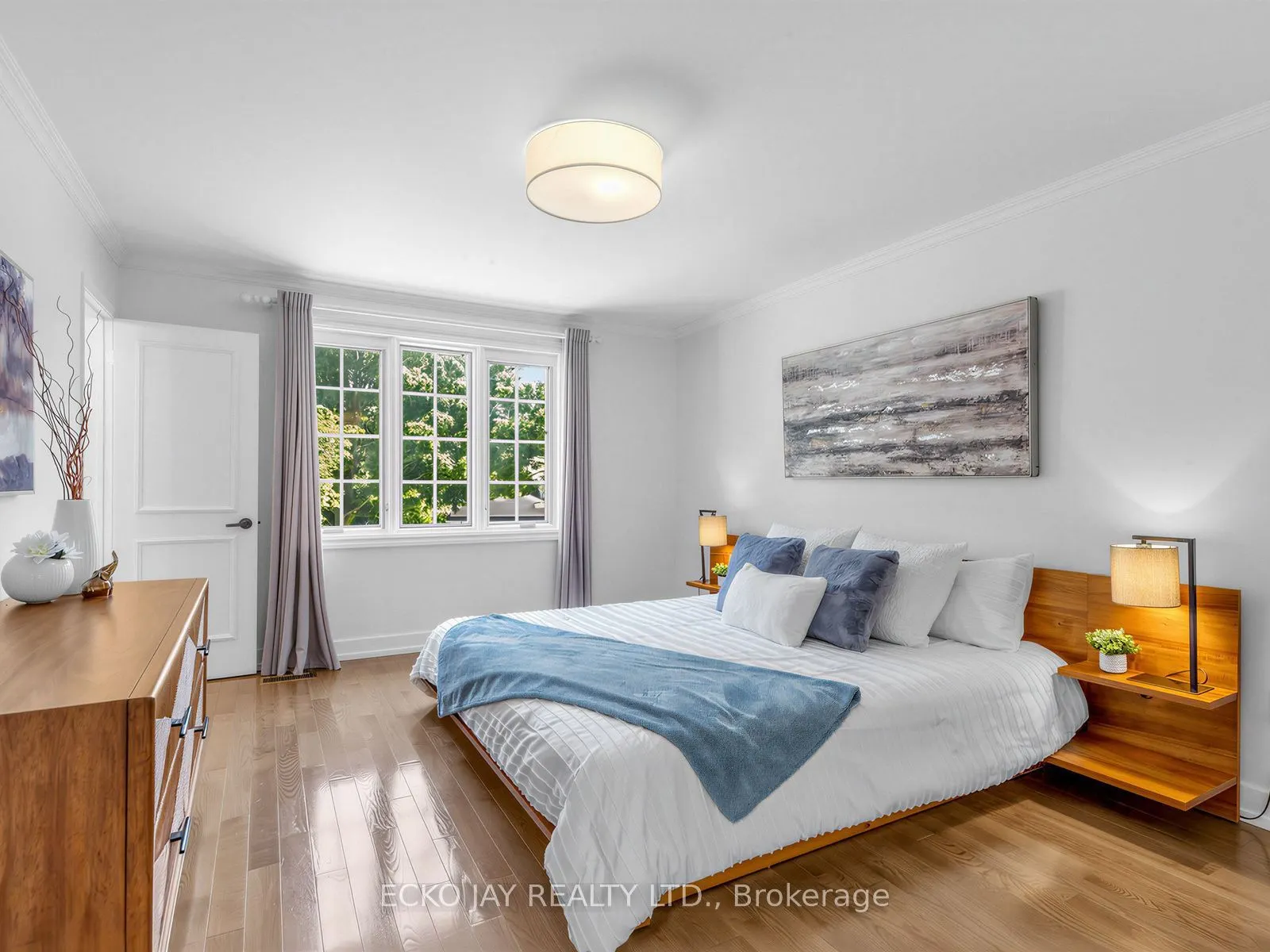 22 Meadowglade Crescent