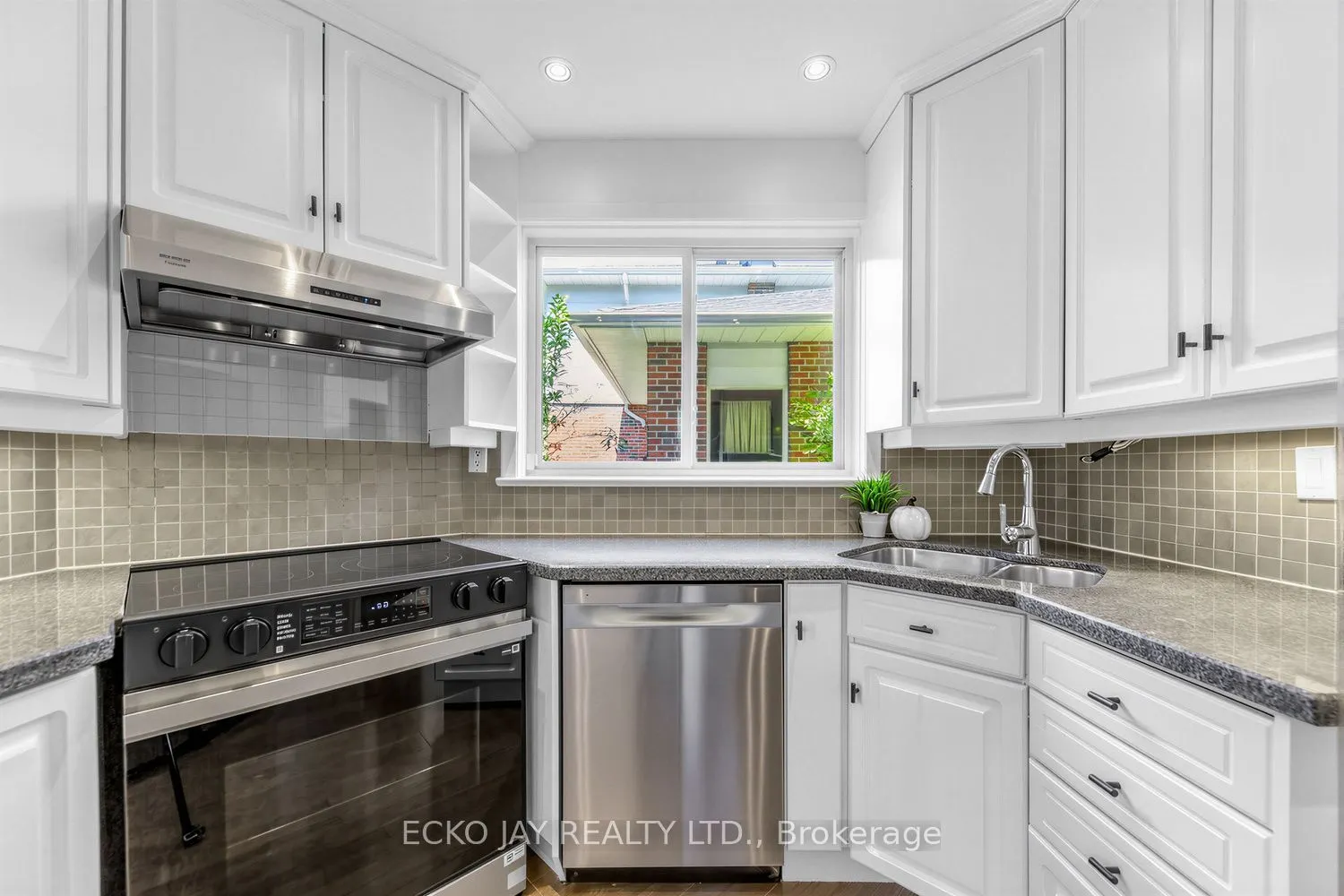 22 Meadowglade Crescent
