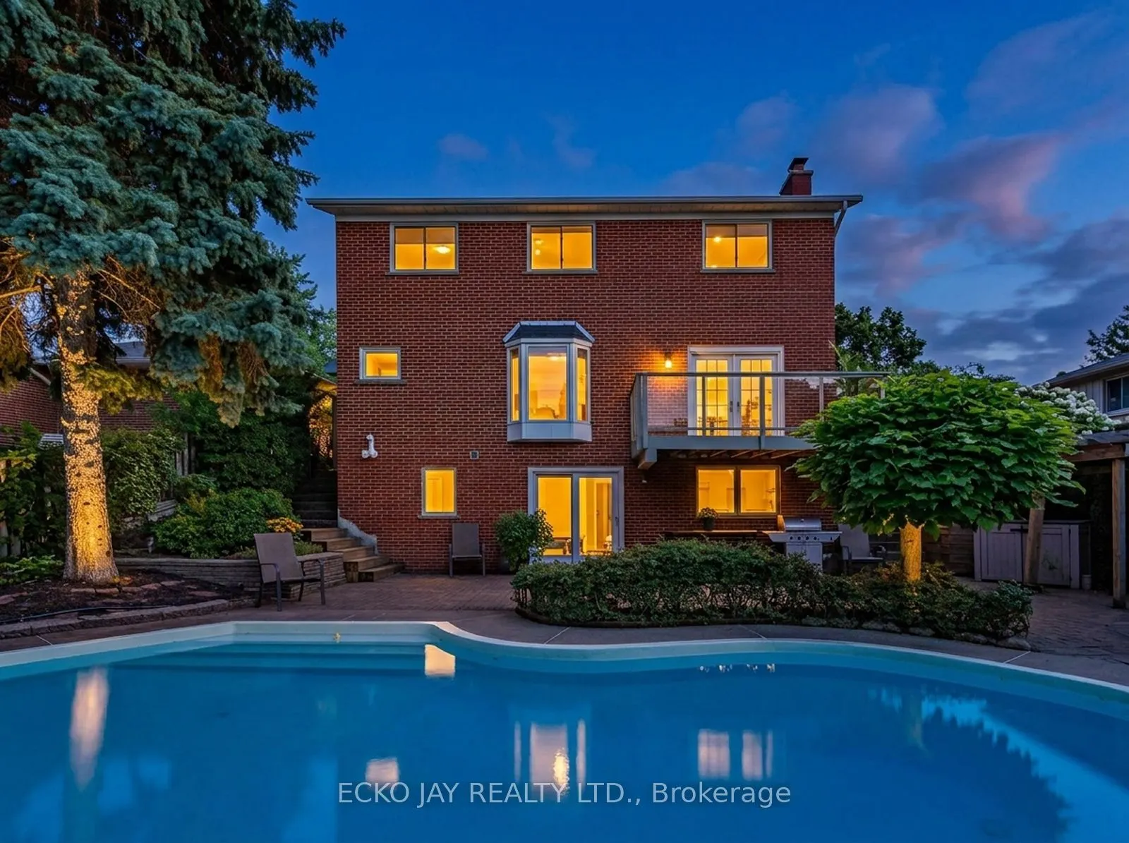22 Meadowglade Crescent