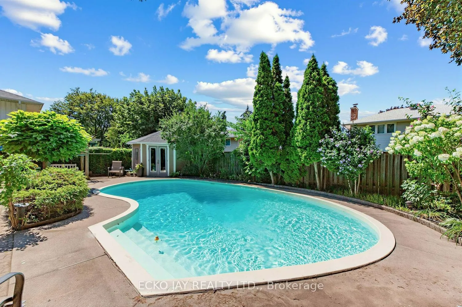 22 Meadowglade Crescent