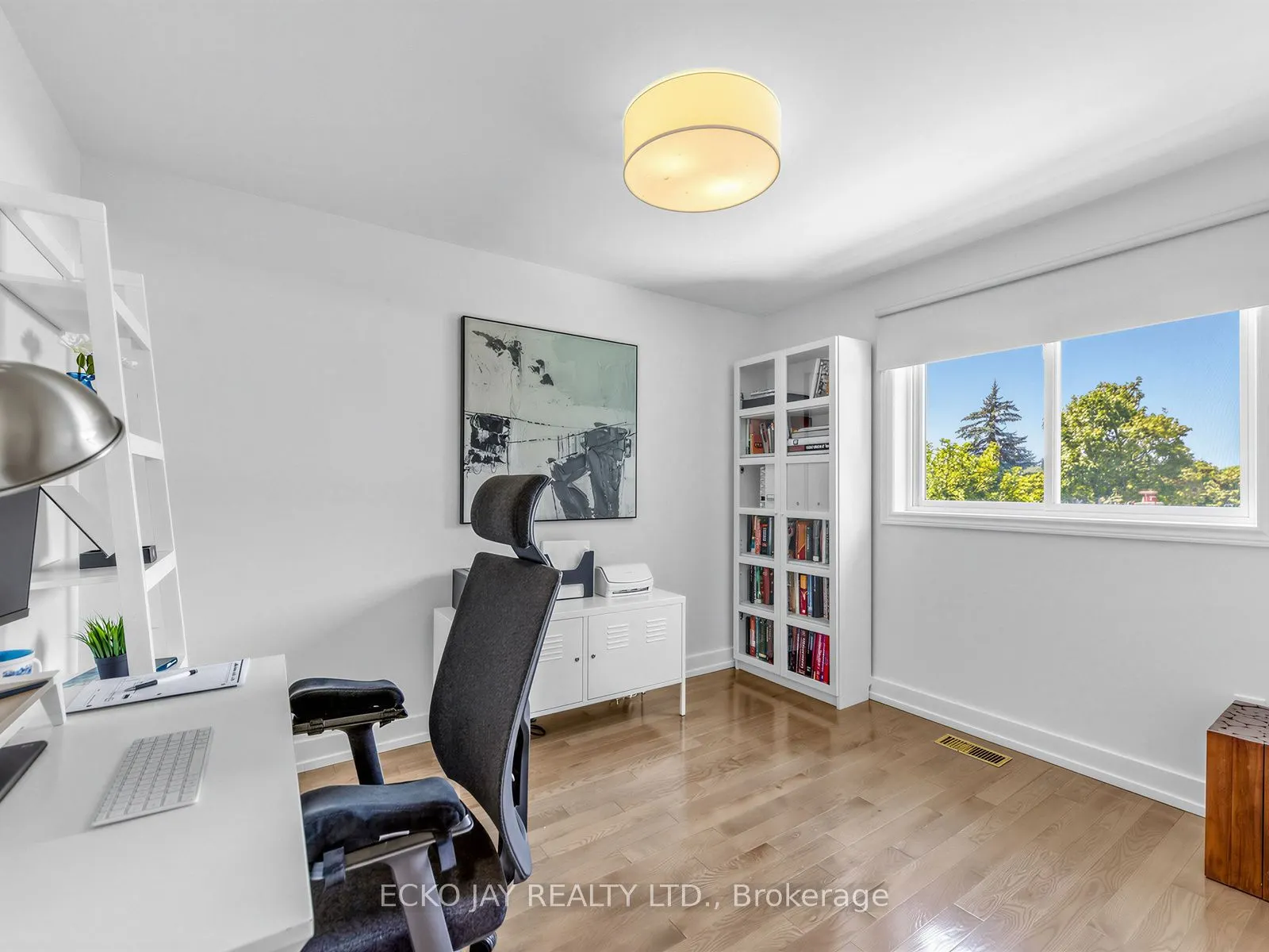 22 Meadowglade Crescent