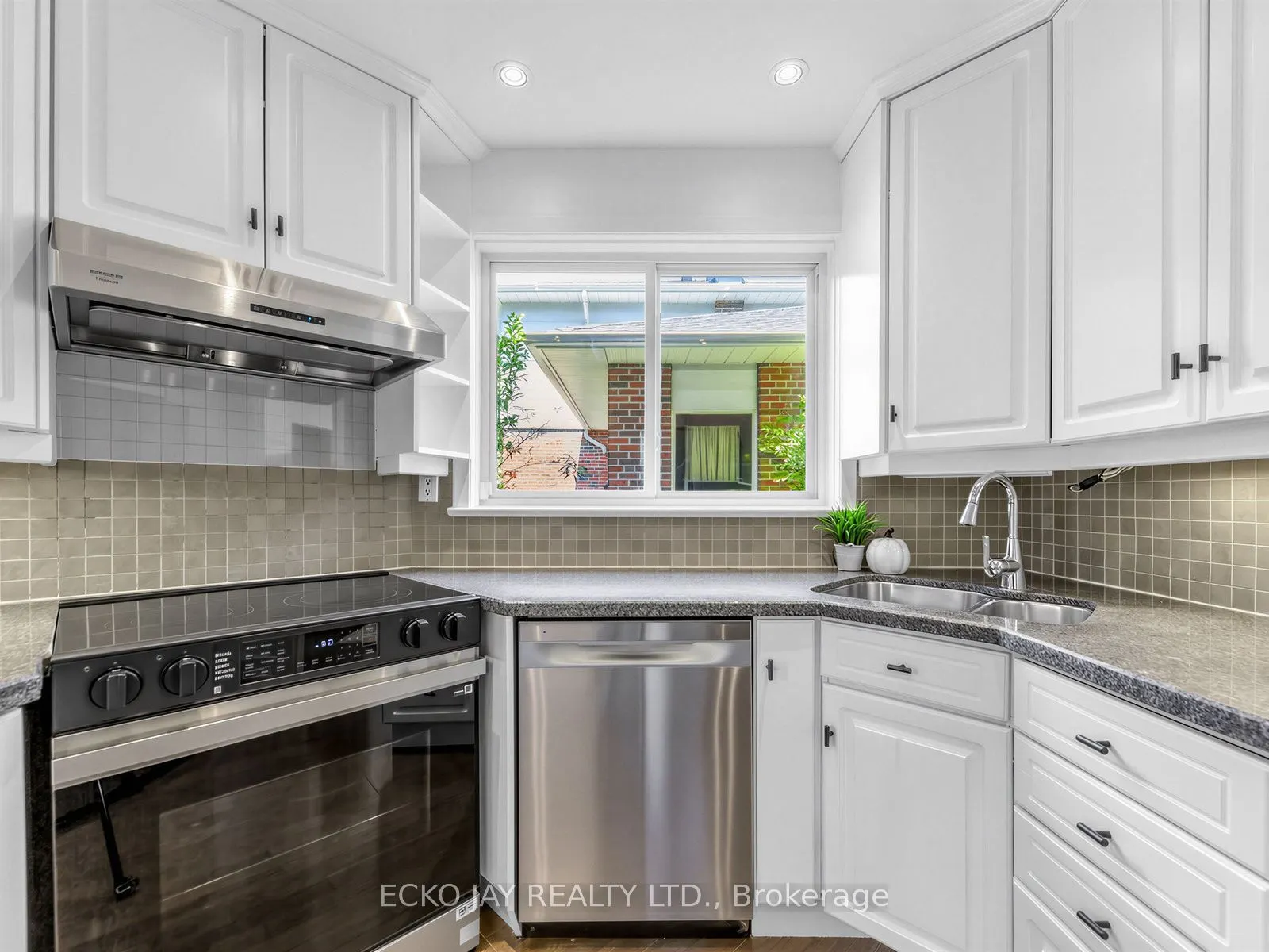 22 Meadowglade Crescent
