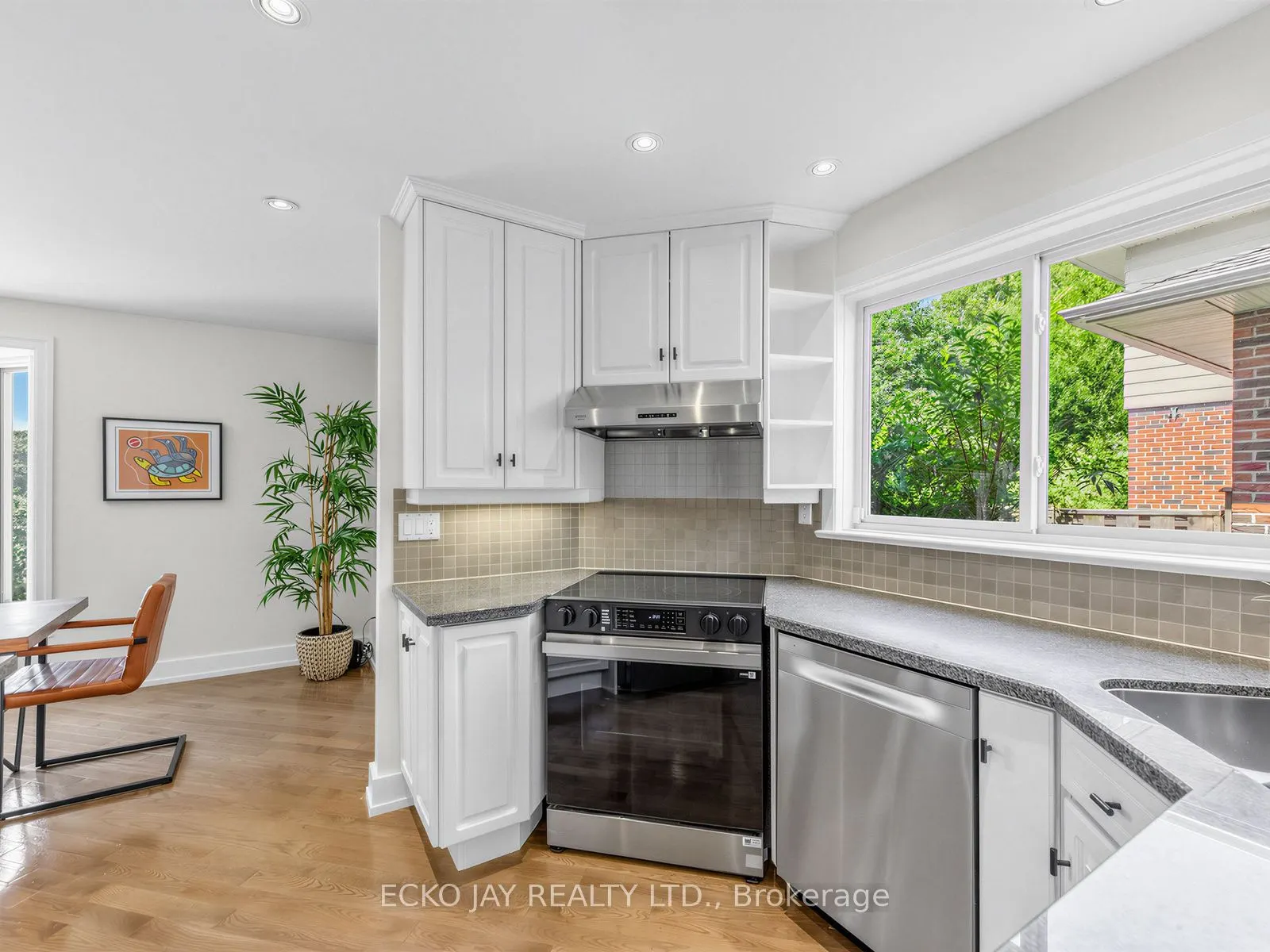 22 Meadowglade Crescent