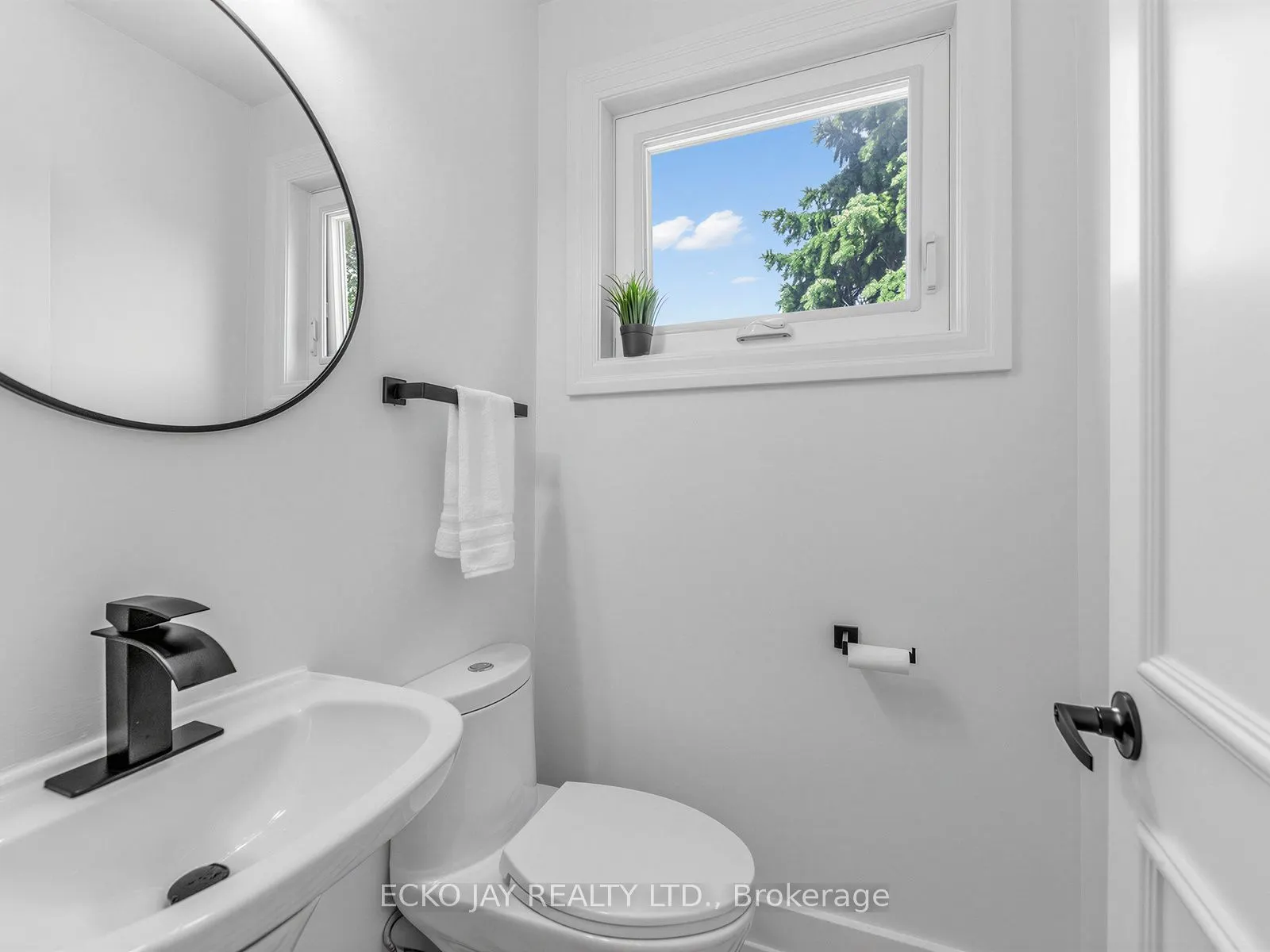 22 Meadowglade Crescent