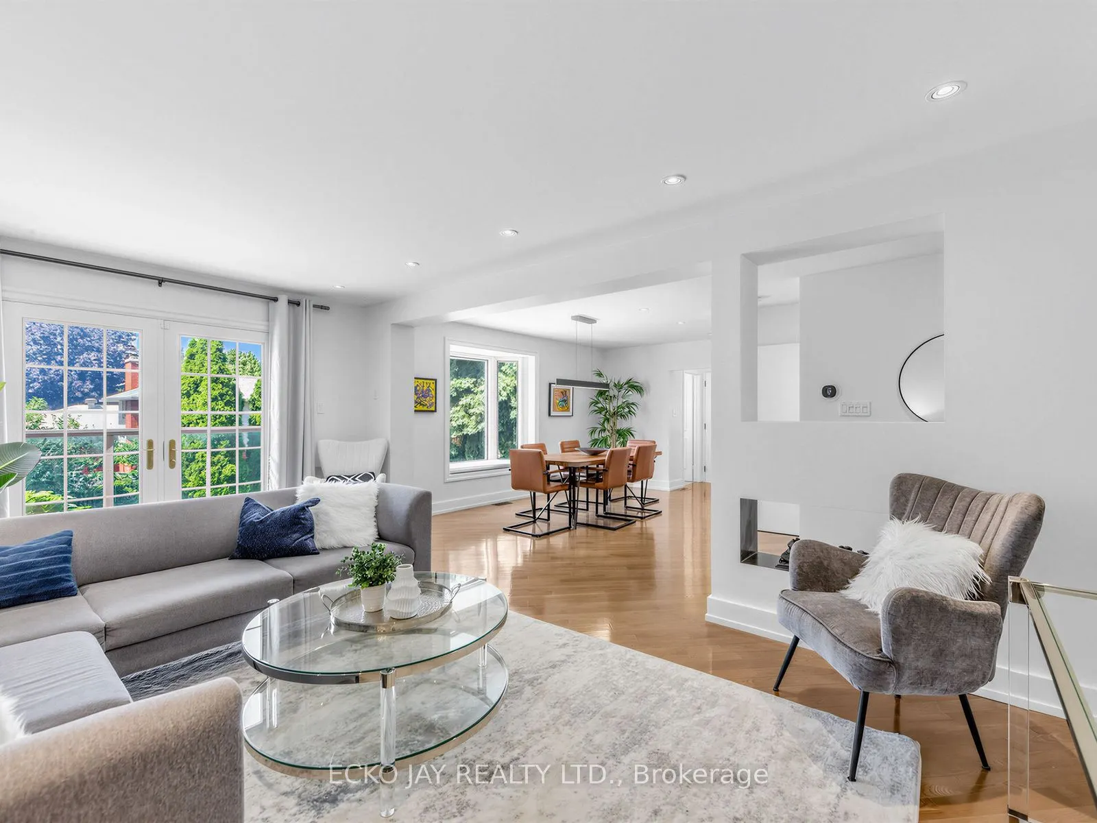 22 Meadowglade Crescent