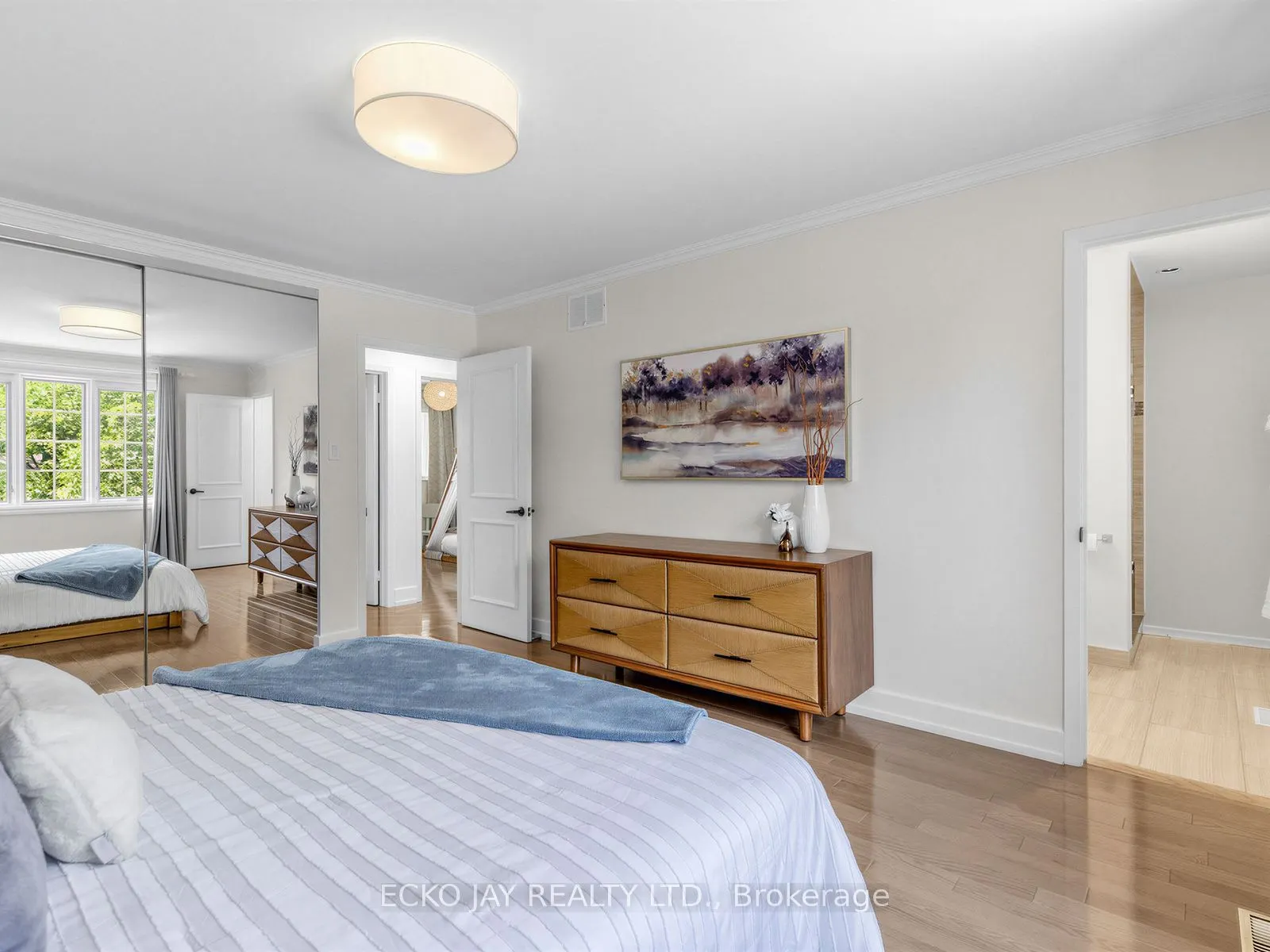 22 Meadowglade Crescent