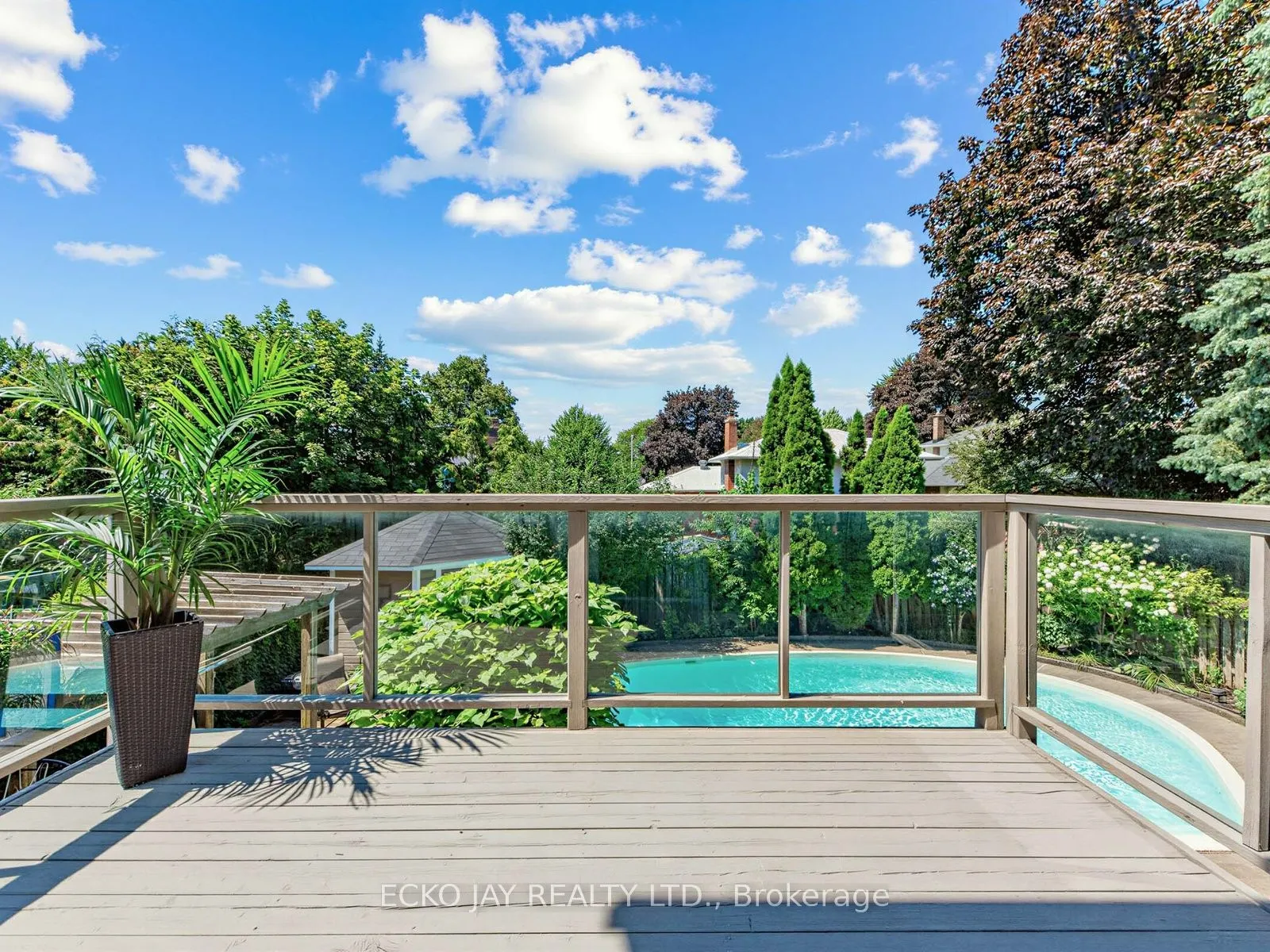 22 Meadowglade Crescent