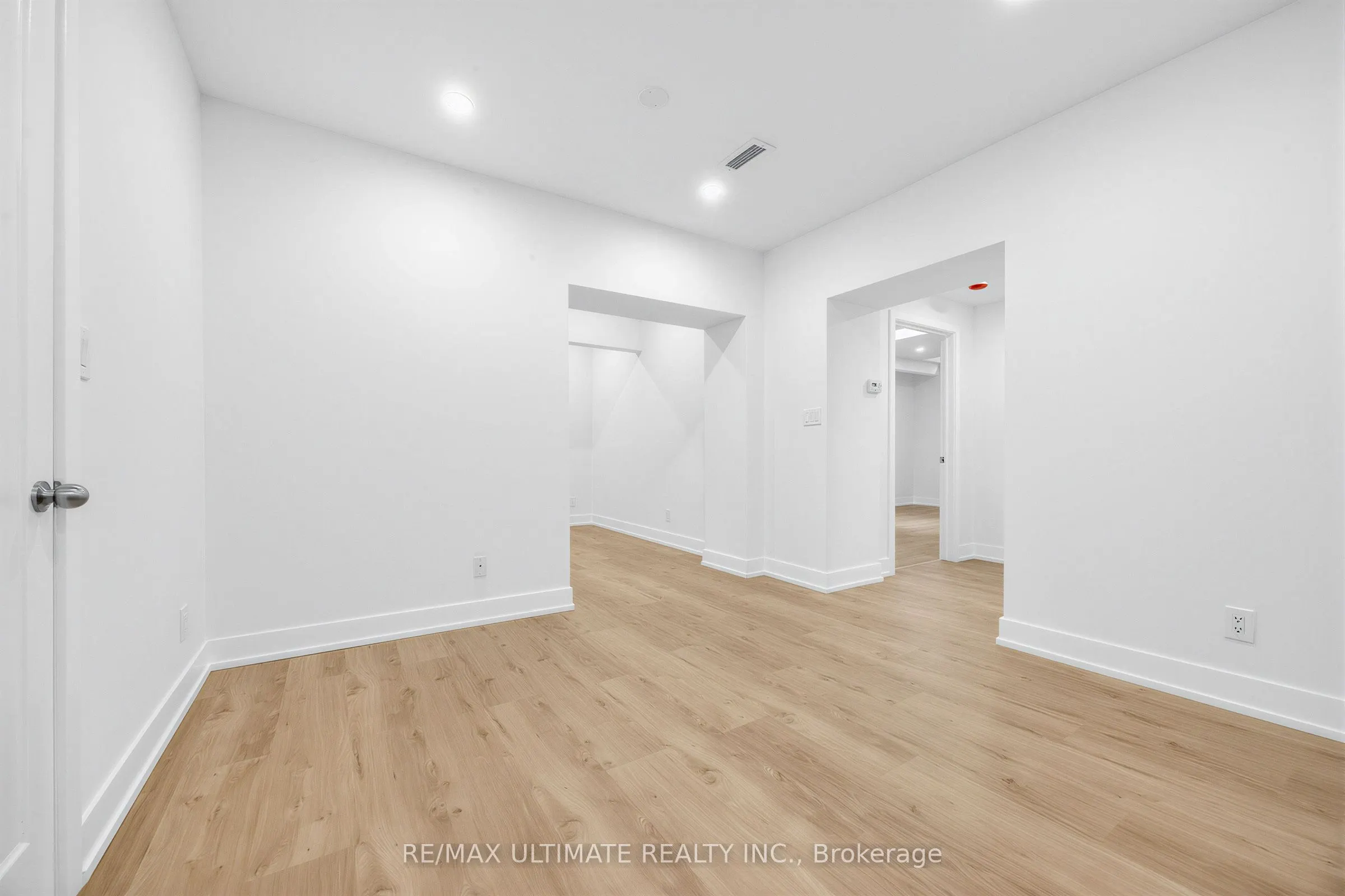 229 Spadina Avenue #202