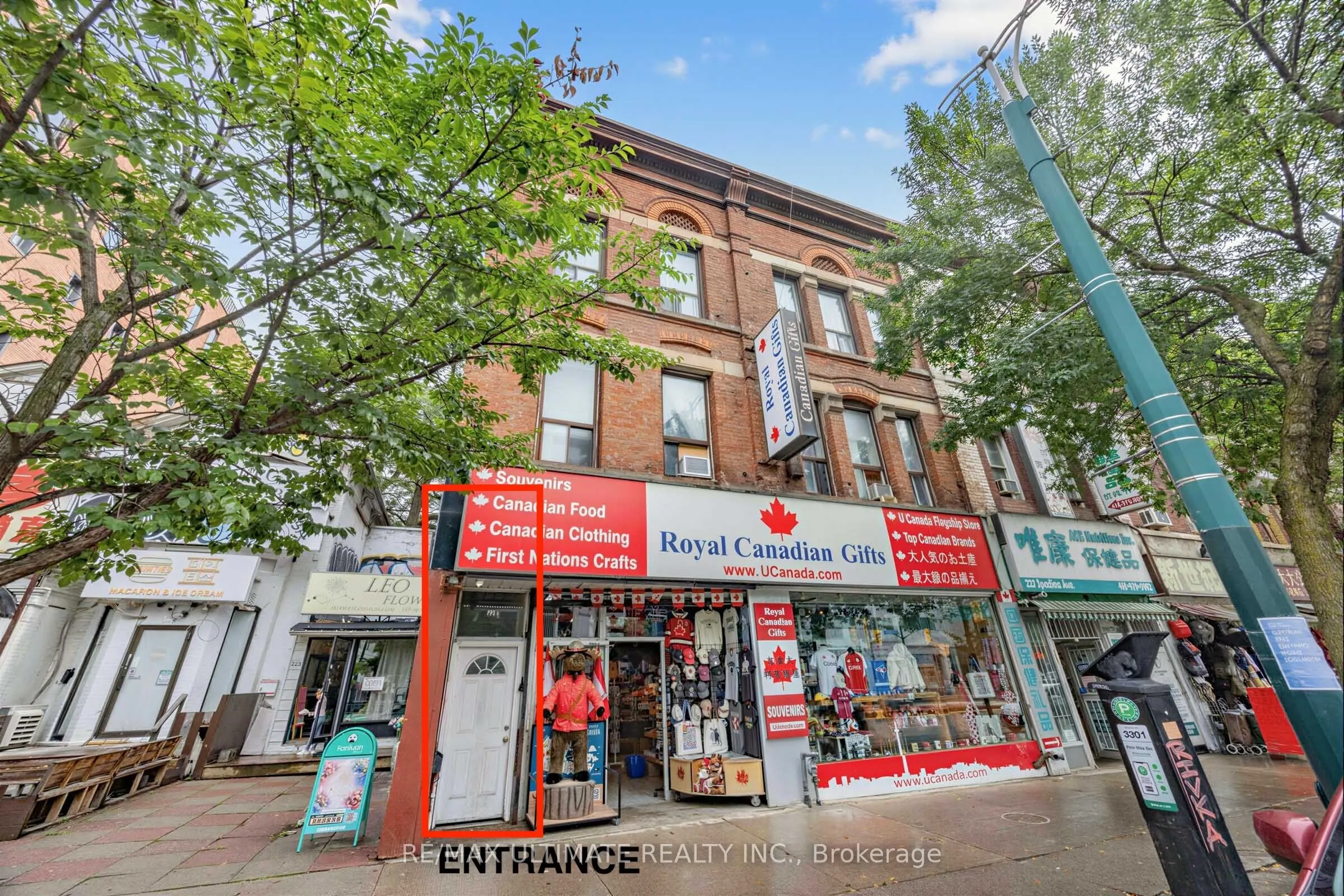 229 Spadina Avenue #202