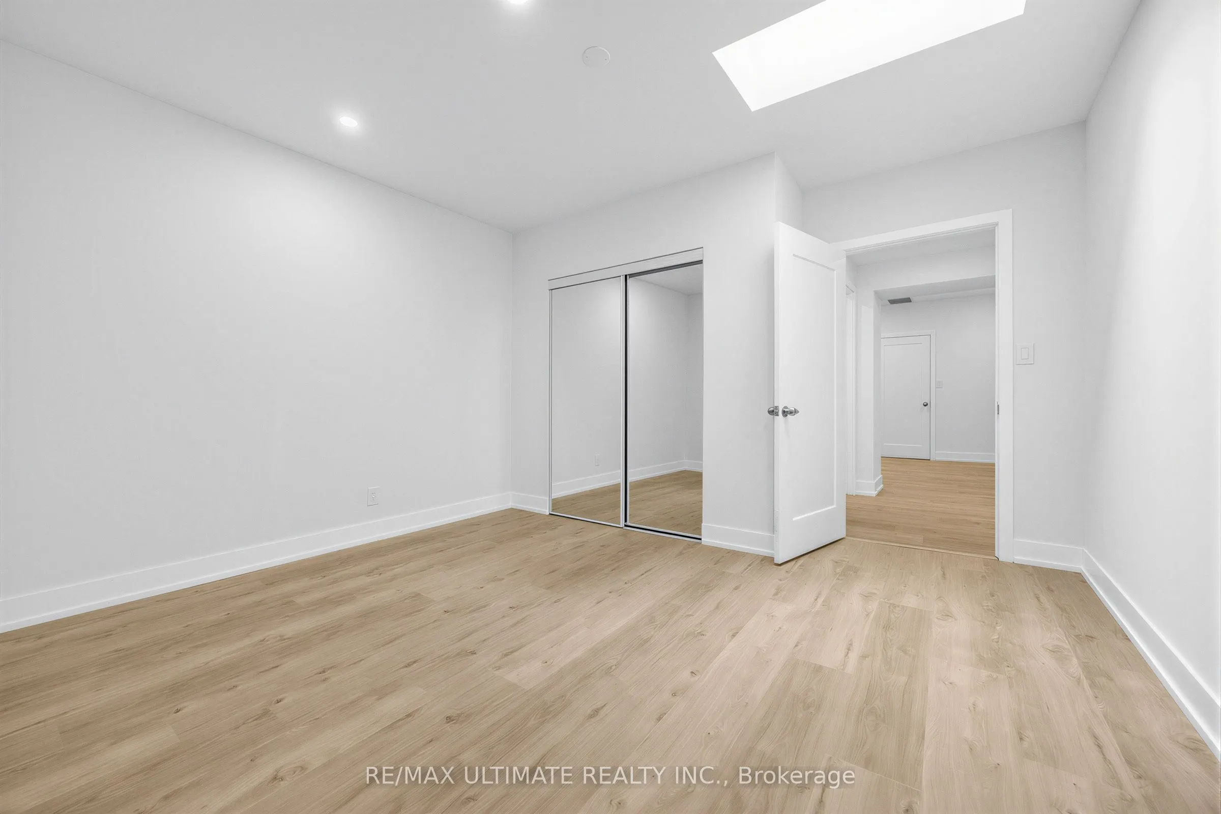 229 Spadina Avenue #202