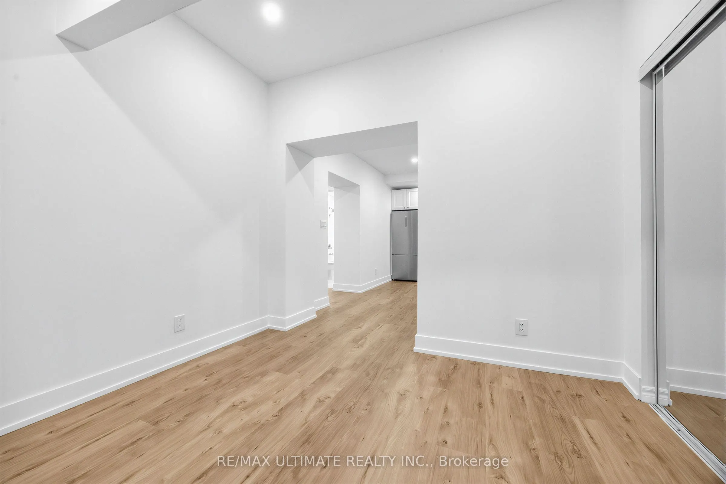 229 Spadina Avenue #202