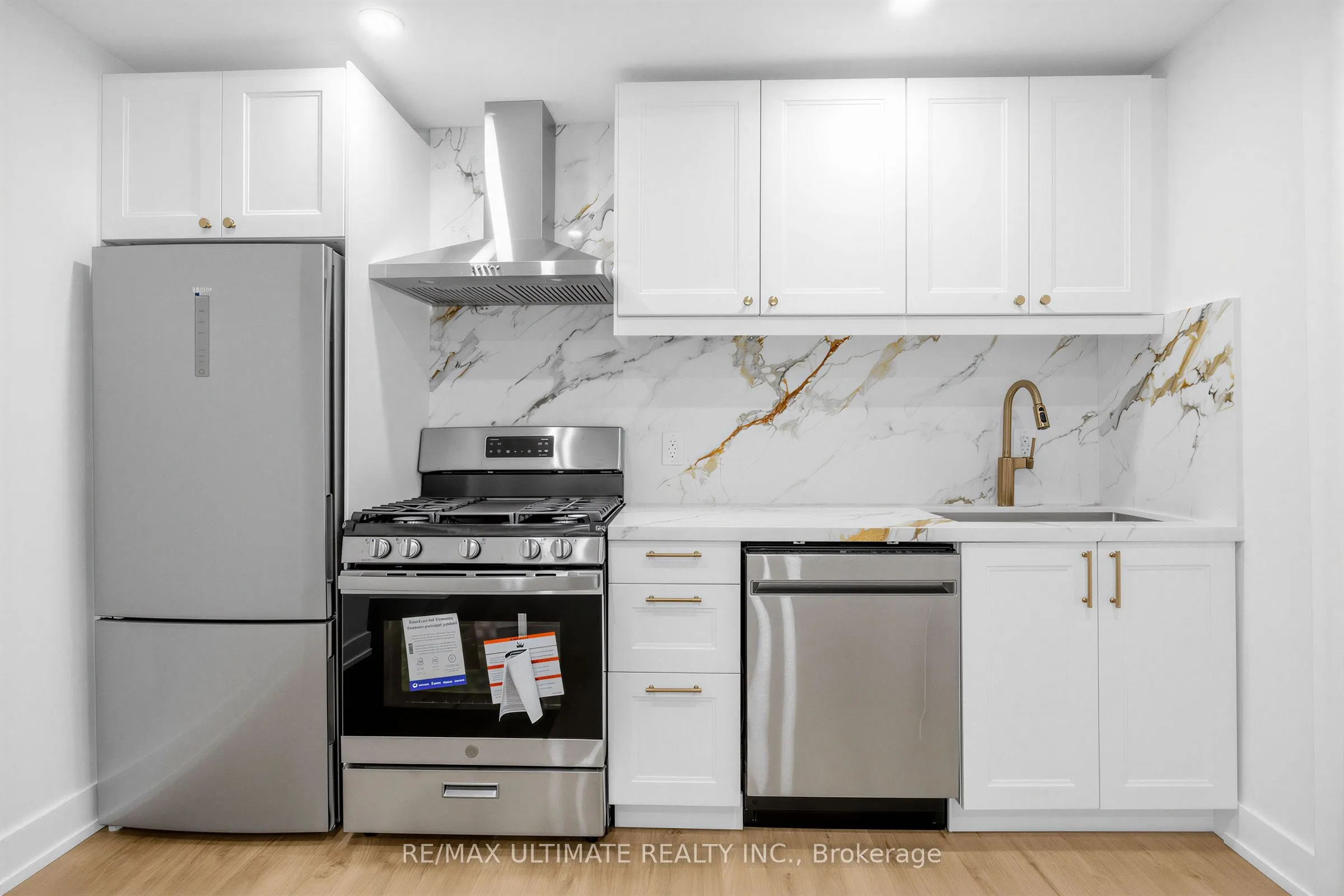 229 Spadina Avenue #202