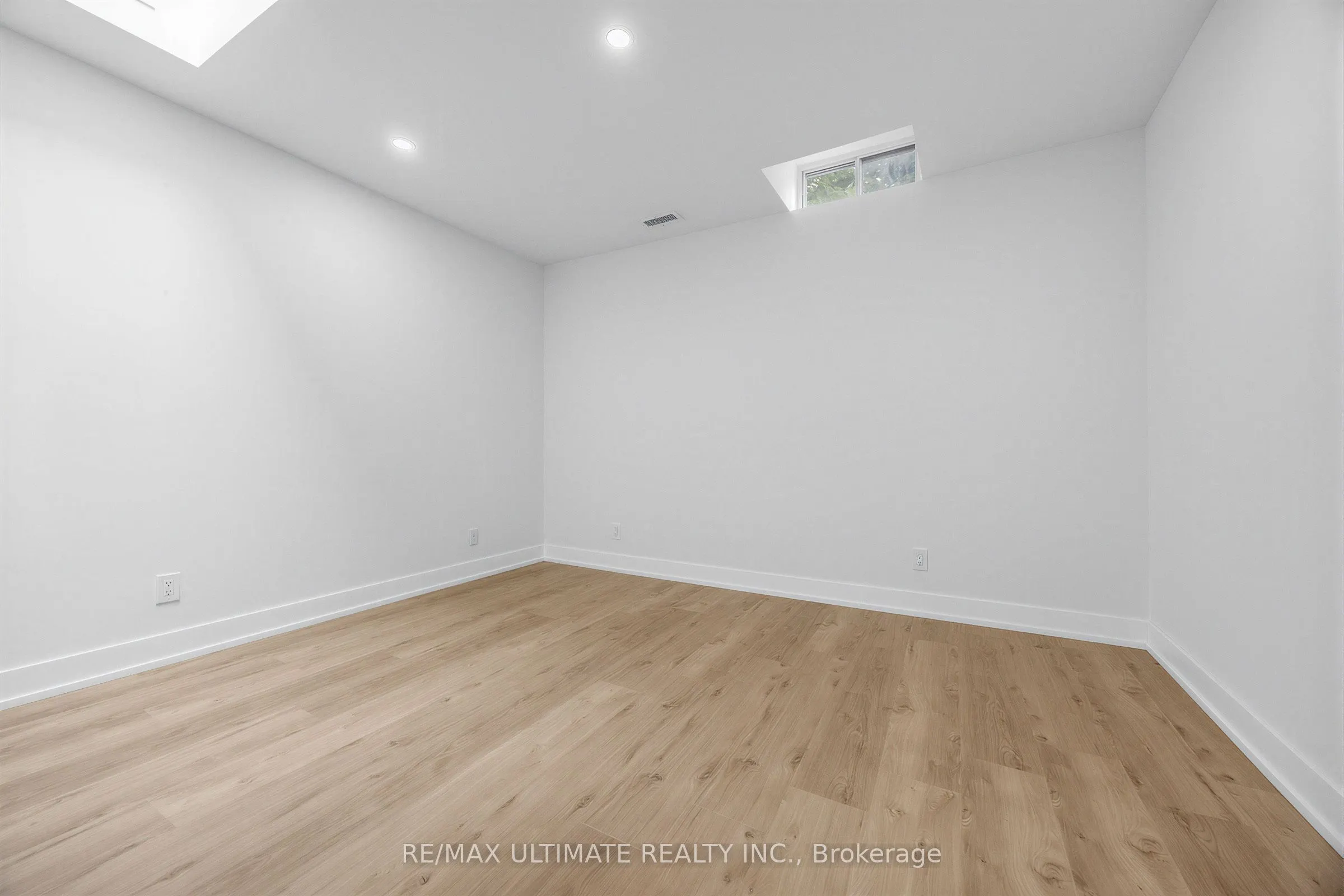 229 Spadina Avenue #202