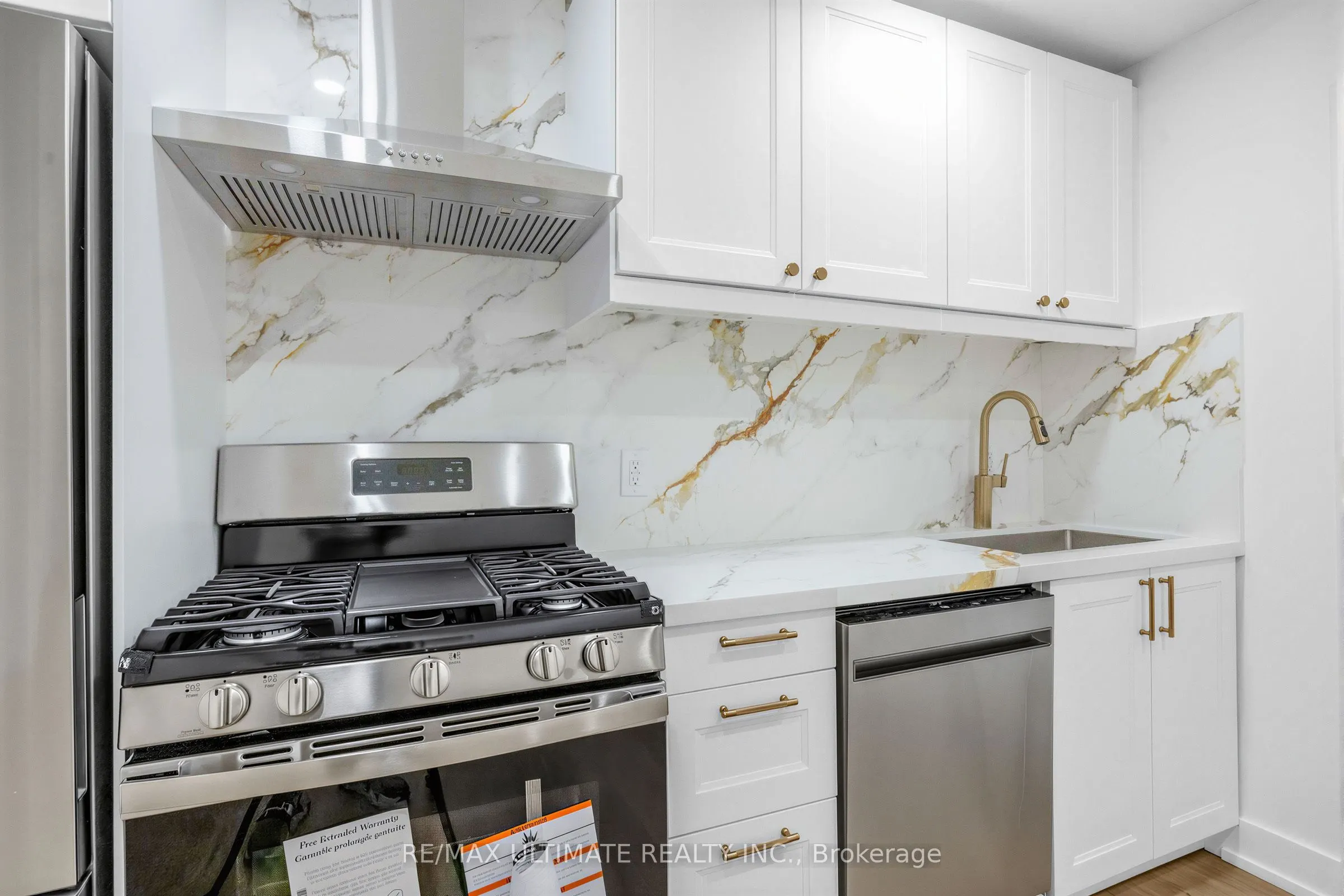 229 Spadina Avenue #202