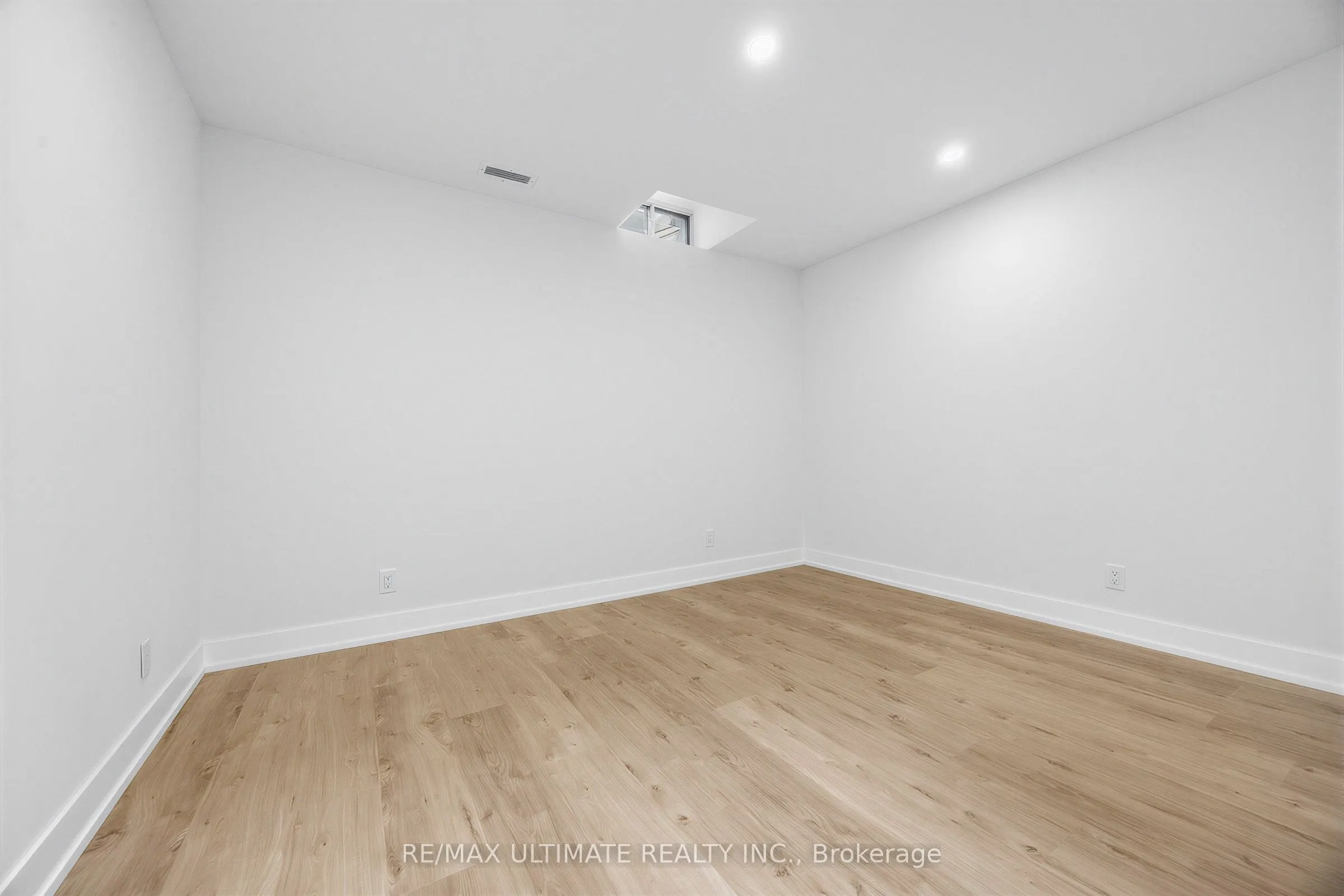 229 Spadina Avenue #202