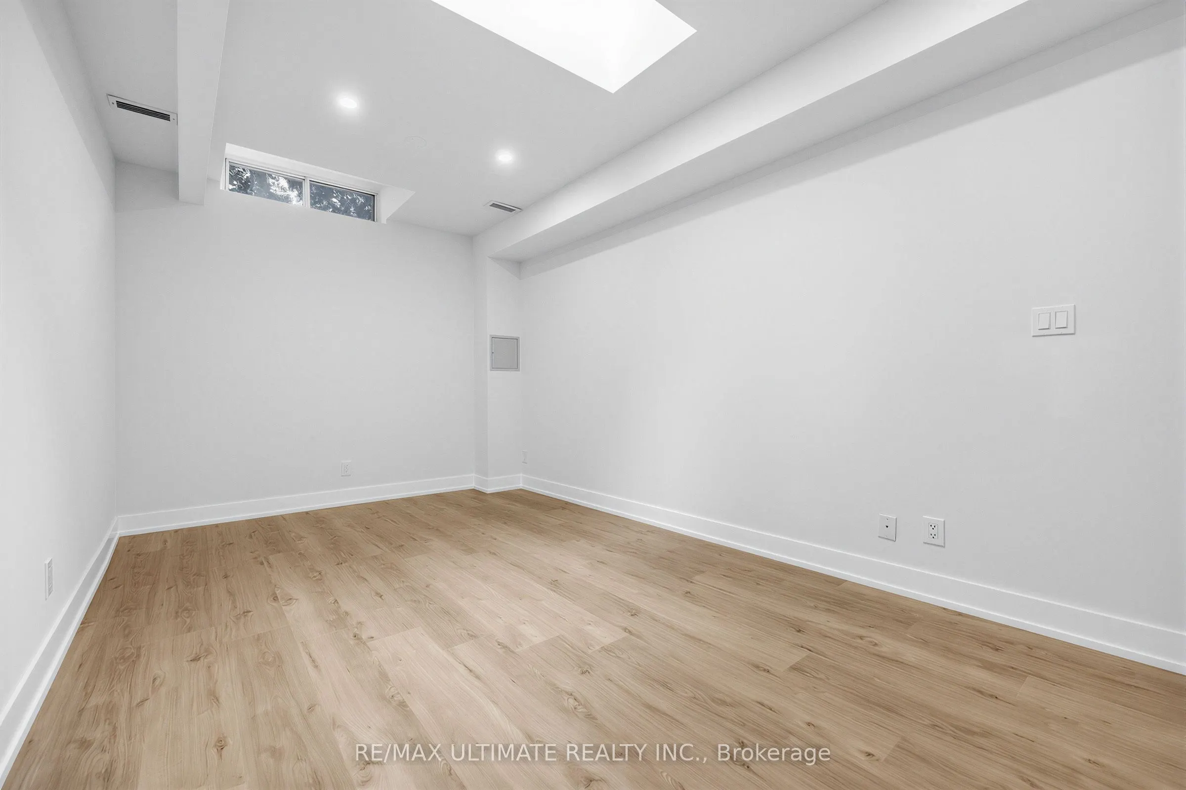 229 Spadina Avenue #202