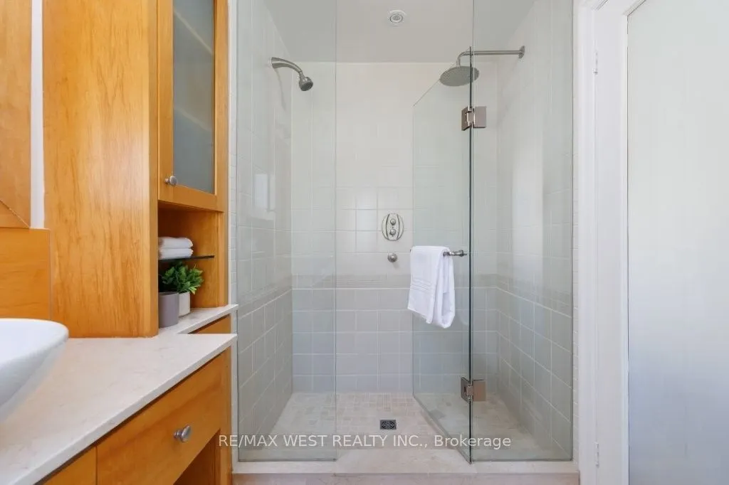 256 Erskine Avenue