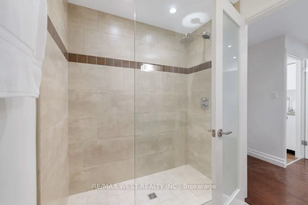 256 Erskine Avenue
