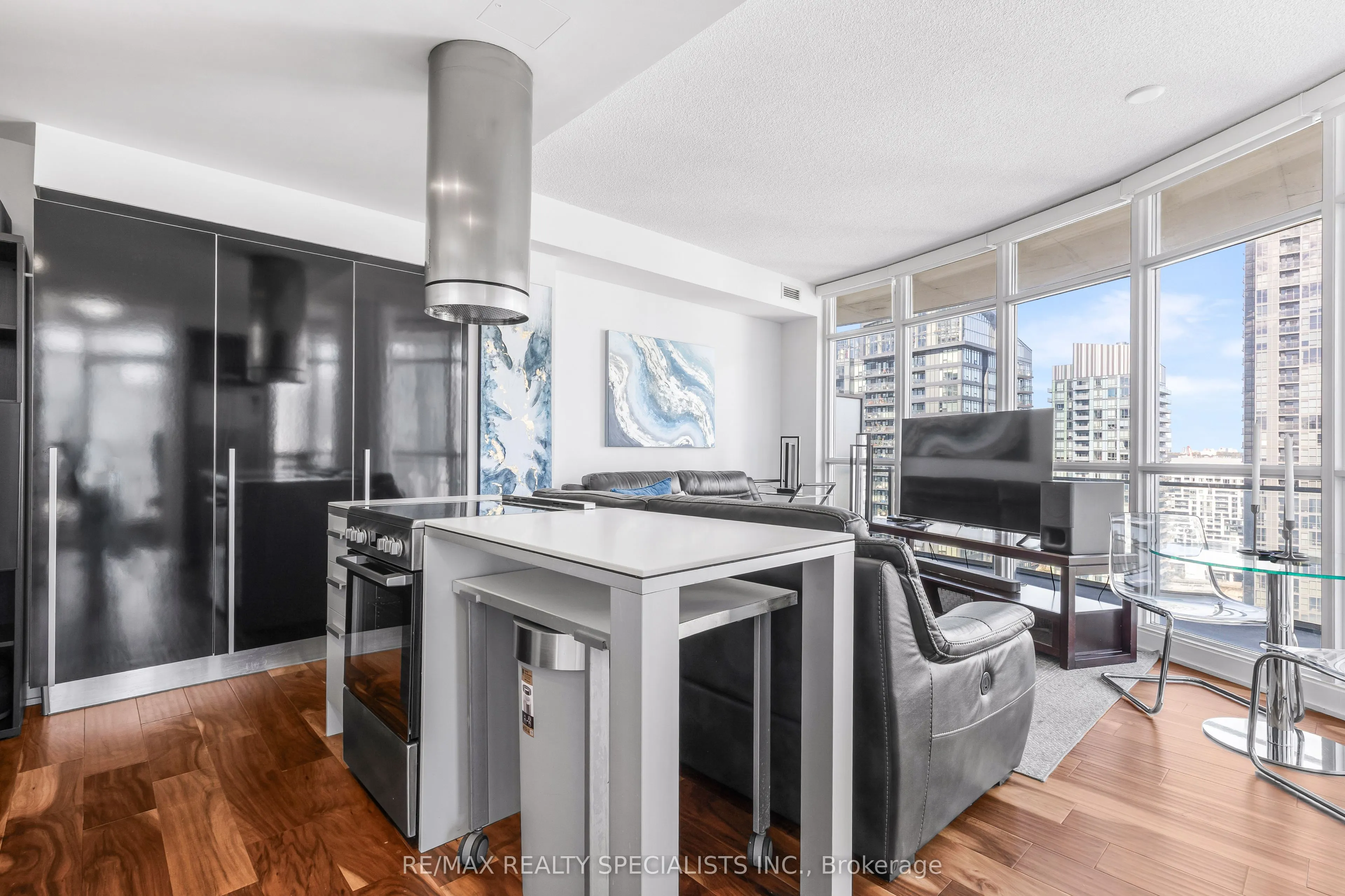 38 Dan Leckie Way #2908