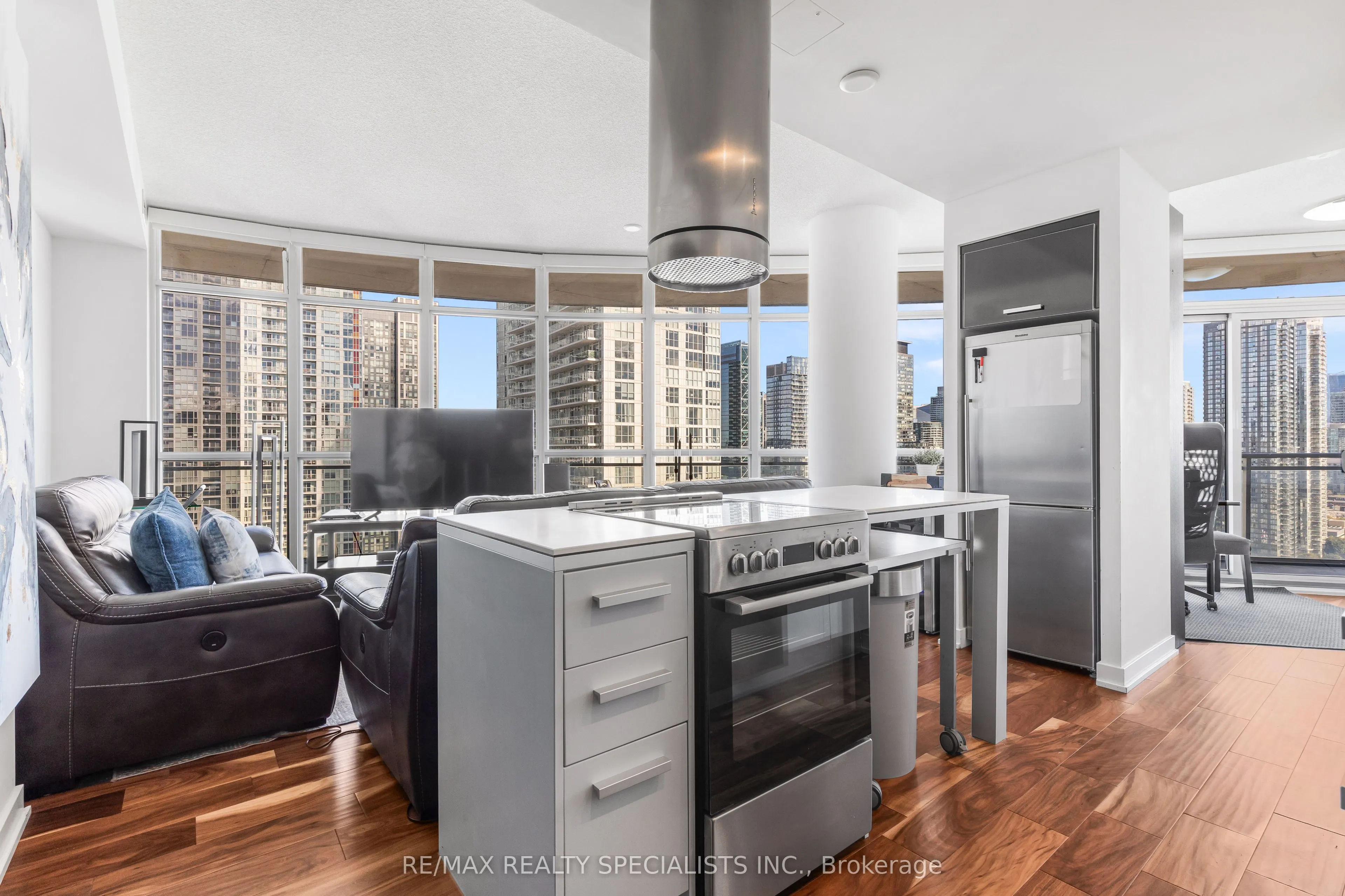 38 Dan Leckie Way #2908