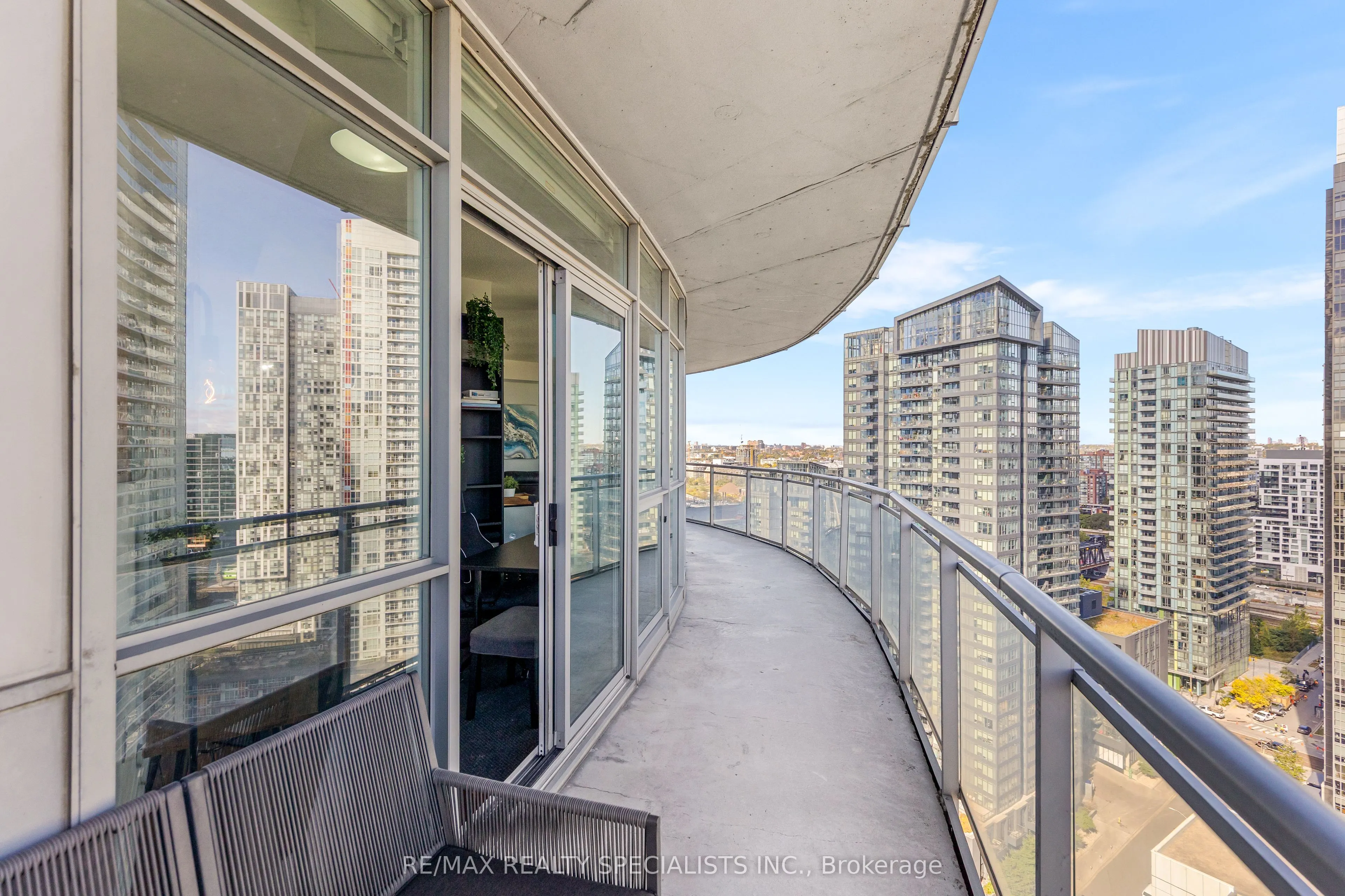 38 Dan Leckie Way #2908
