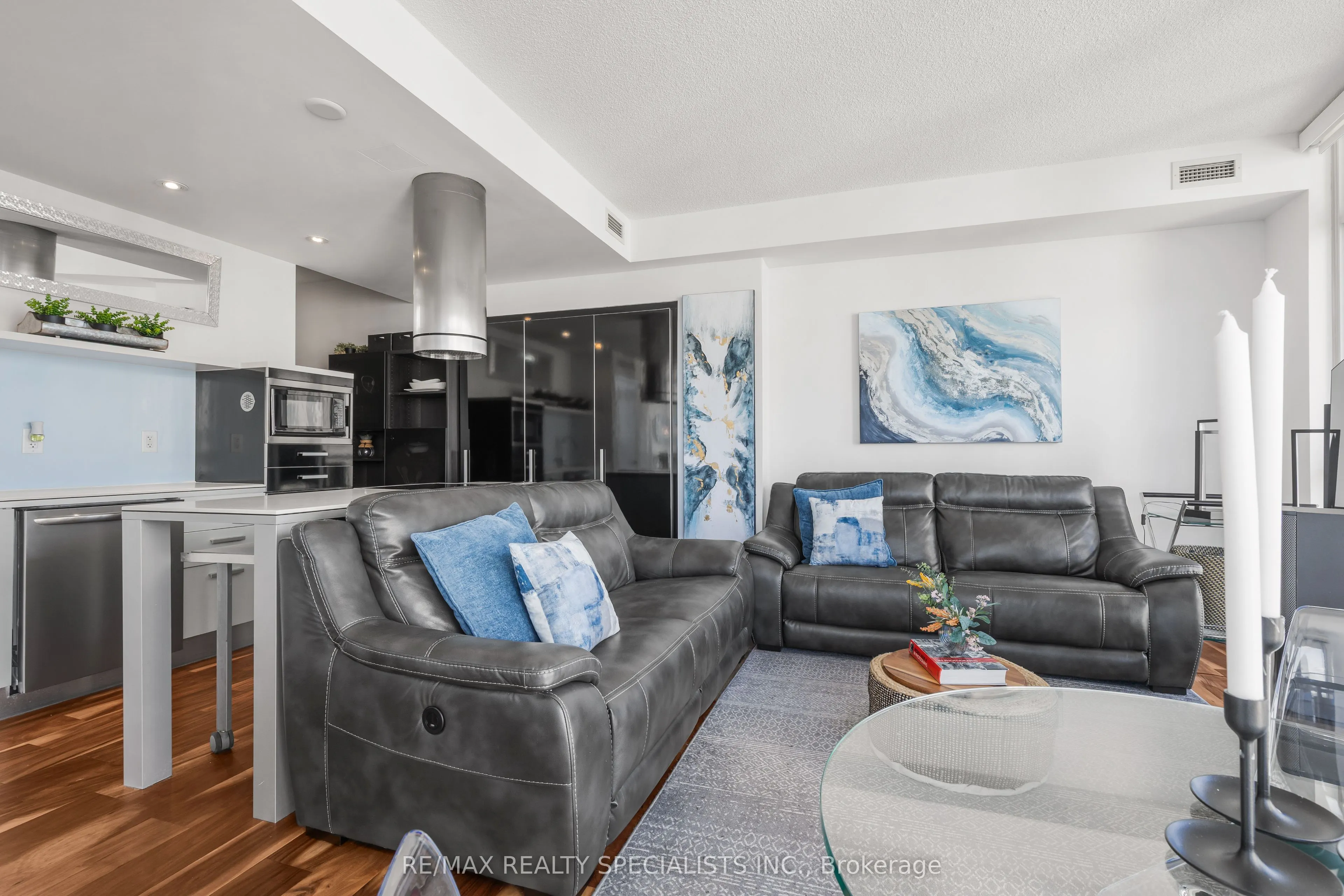 38 Dan Leckie Way #2908