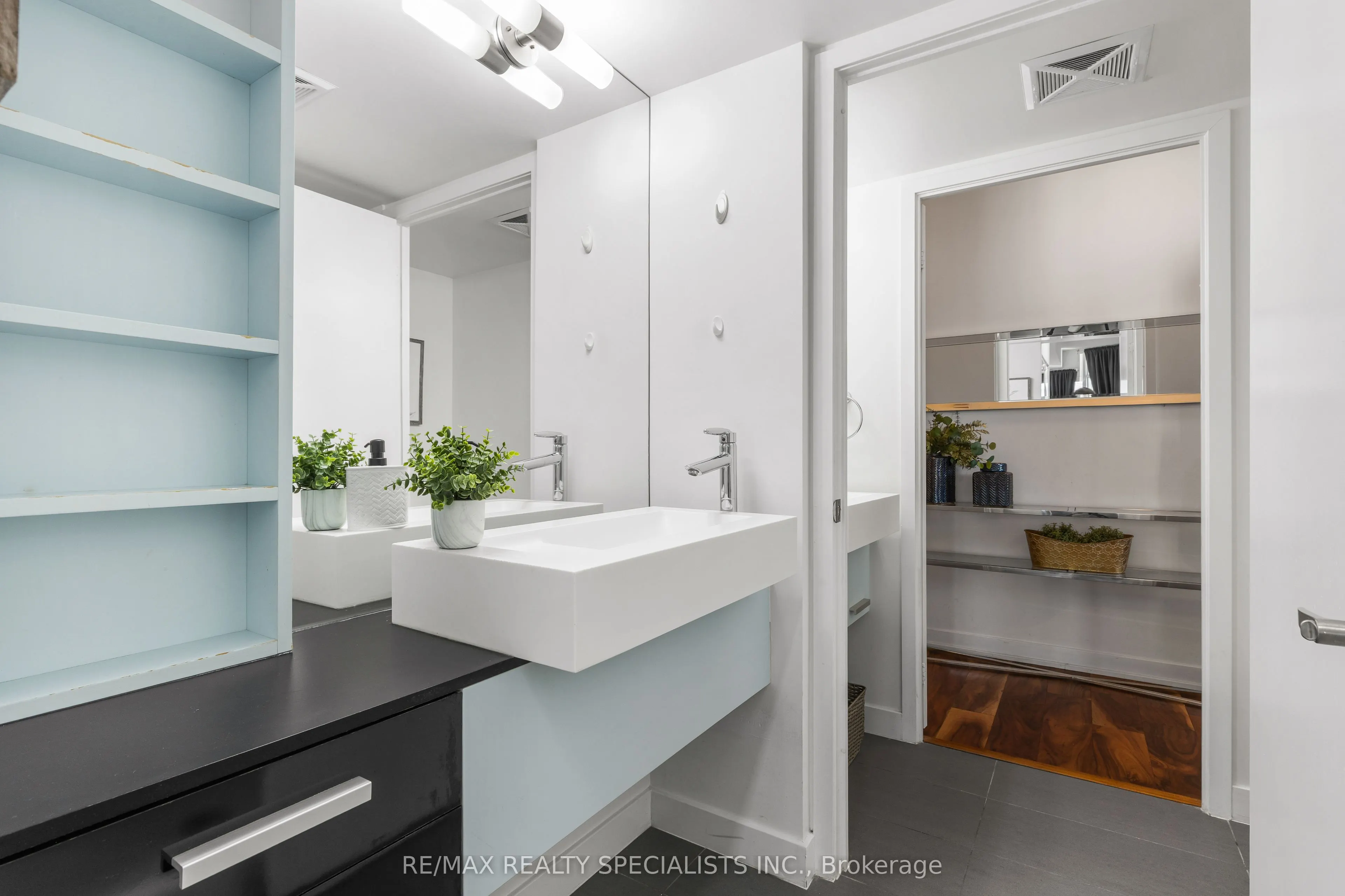 38 Dan Leckie Way #2908