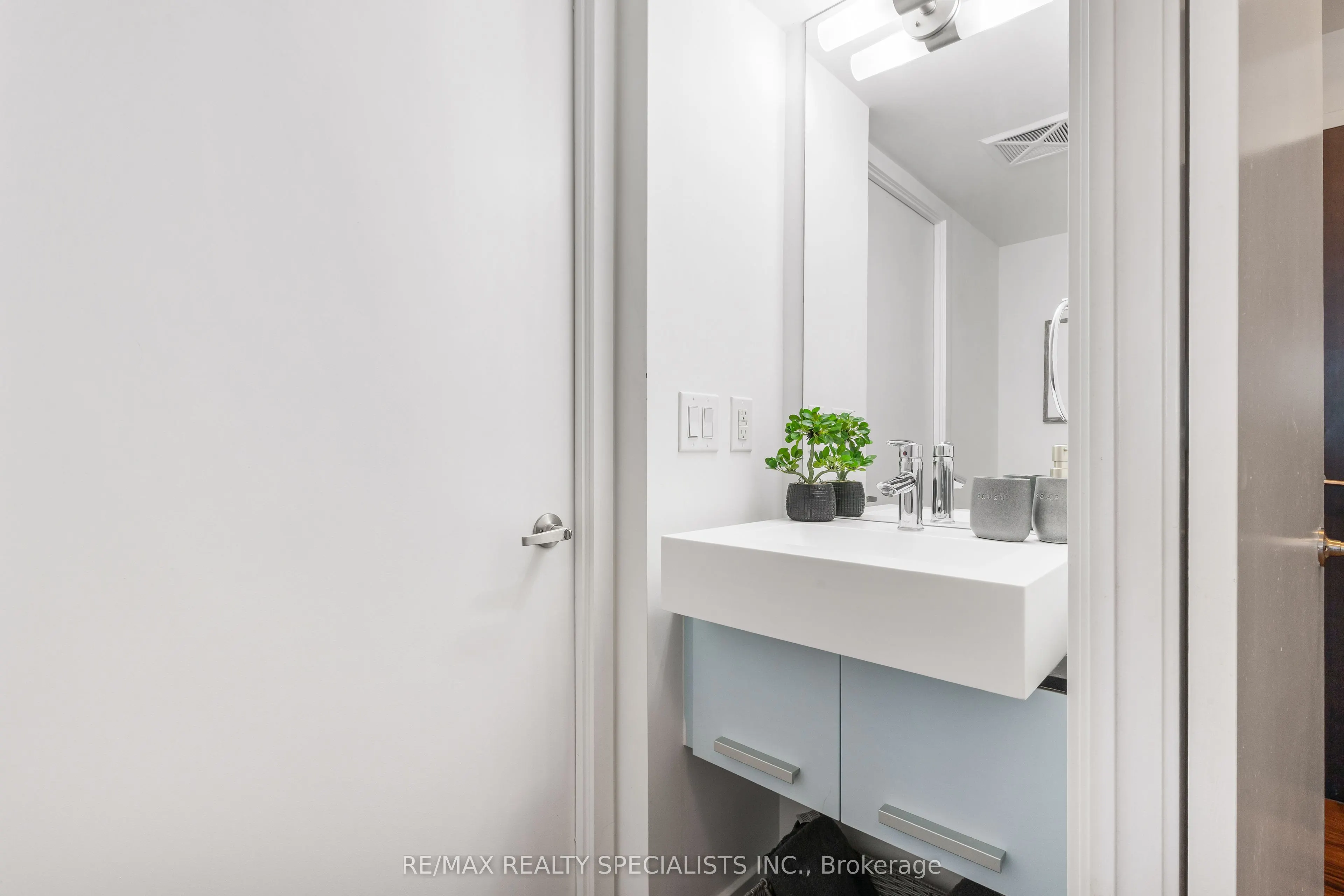 38 Dan Leckie Way #2908